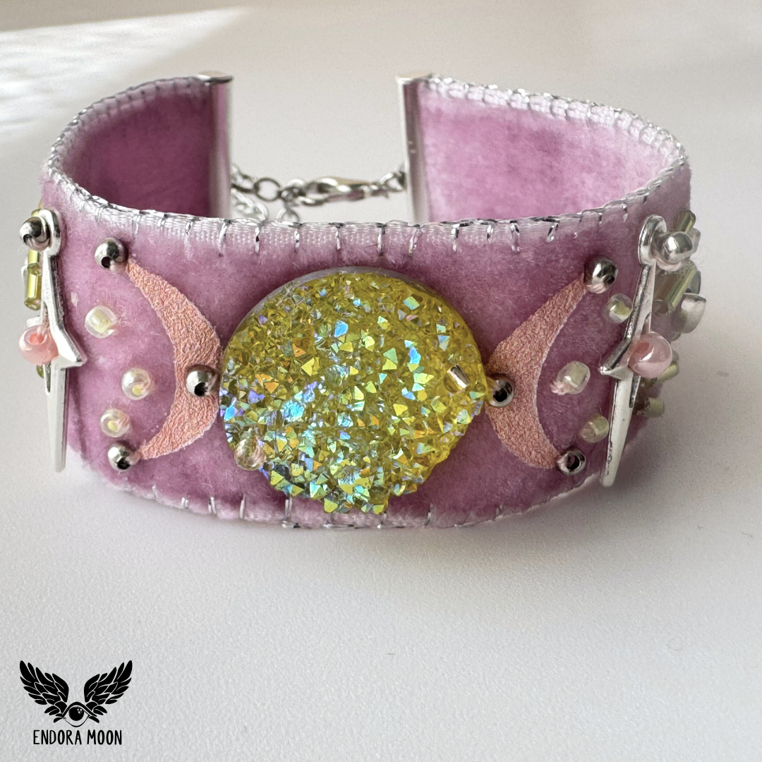 Pulsera Wicca Moon –  Triplediosa y estrellas