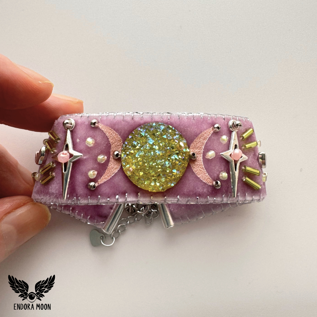 Pulsera Wicca Moon –  Triplediosa y estrellas
