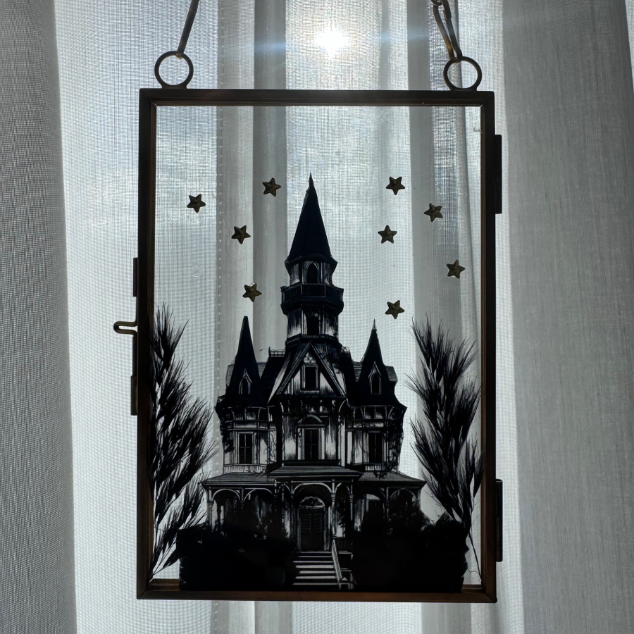 Ventana mágica casa gótica