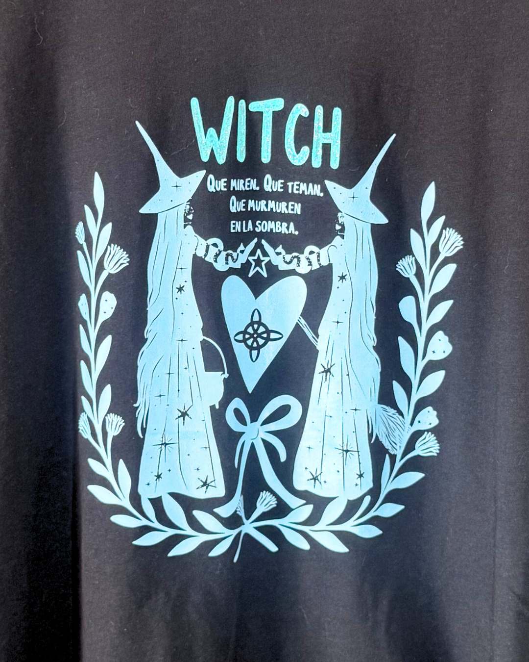 Camiseta WItch Negra manga continua. 