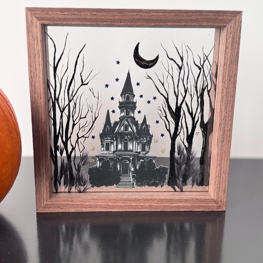 Ventana mágica casa gótica 