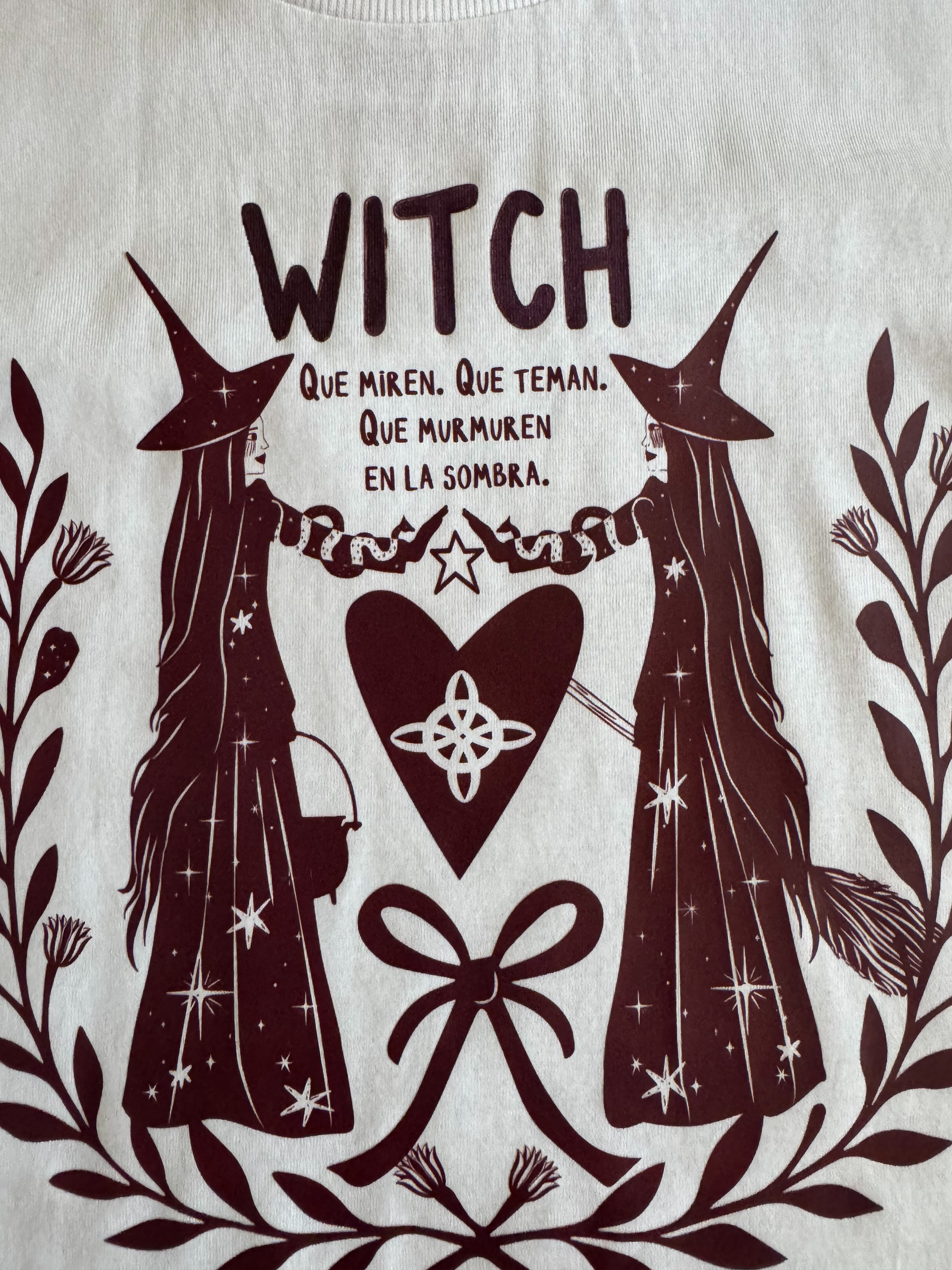 Camiseta WItch blanca volantes
