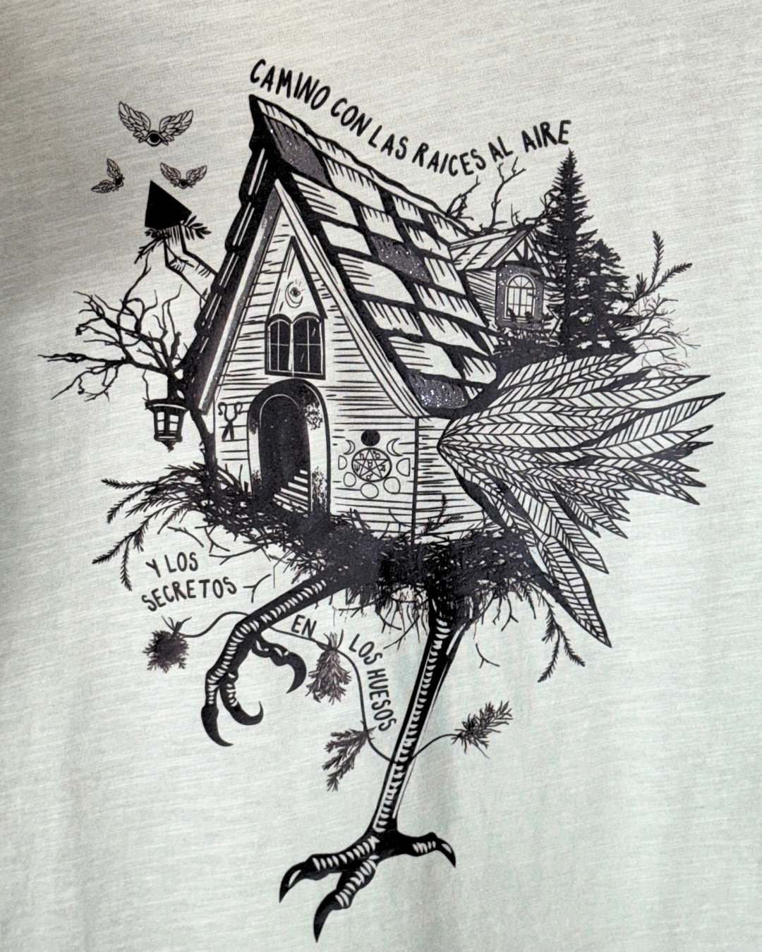Camiseta Baba Yaga manga corta  cuello caja