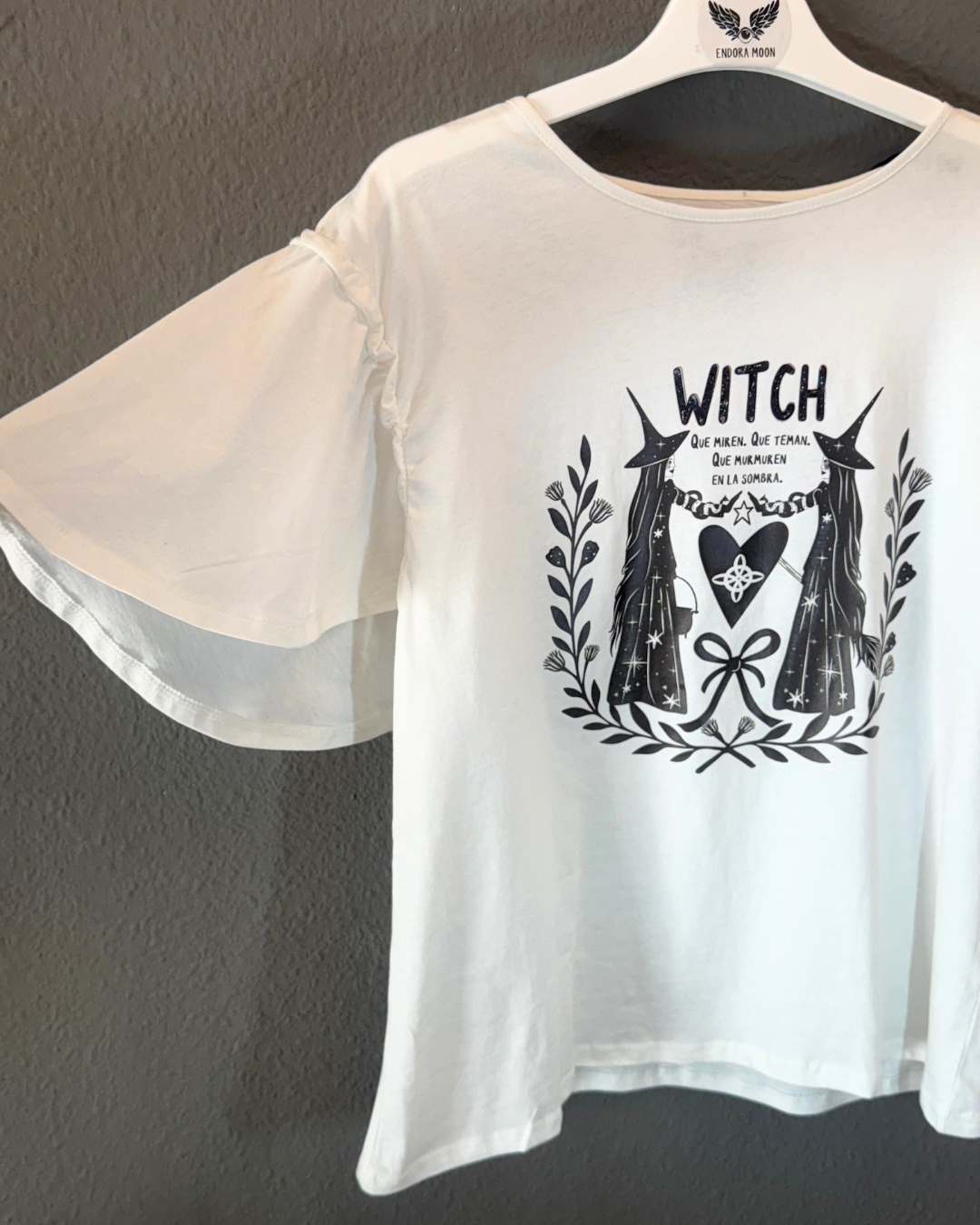 Camiseta WItch blanca volantes