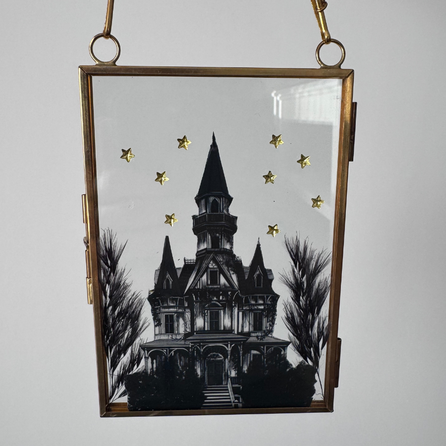 Ventana mágica casa gótica