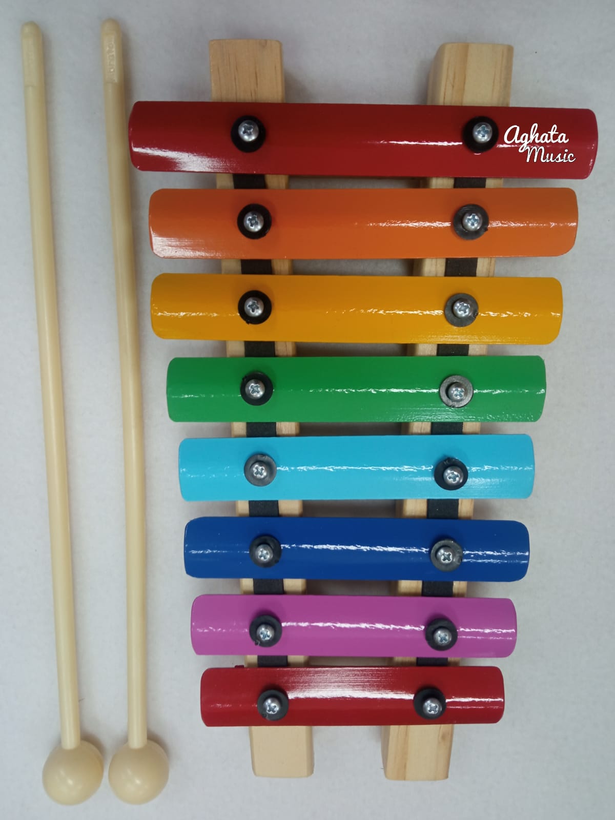 Metalofone afinado com duas baquetas