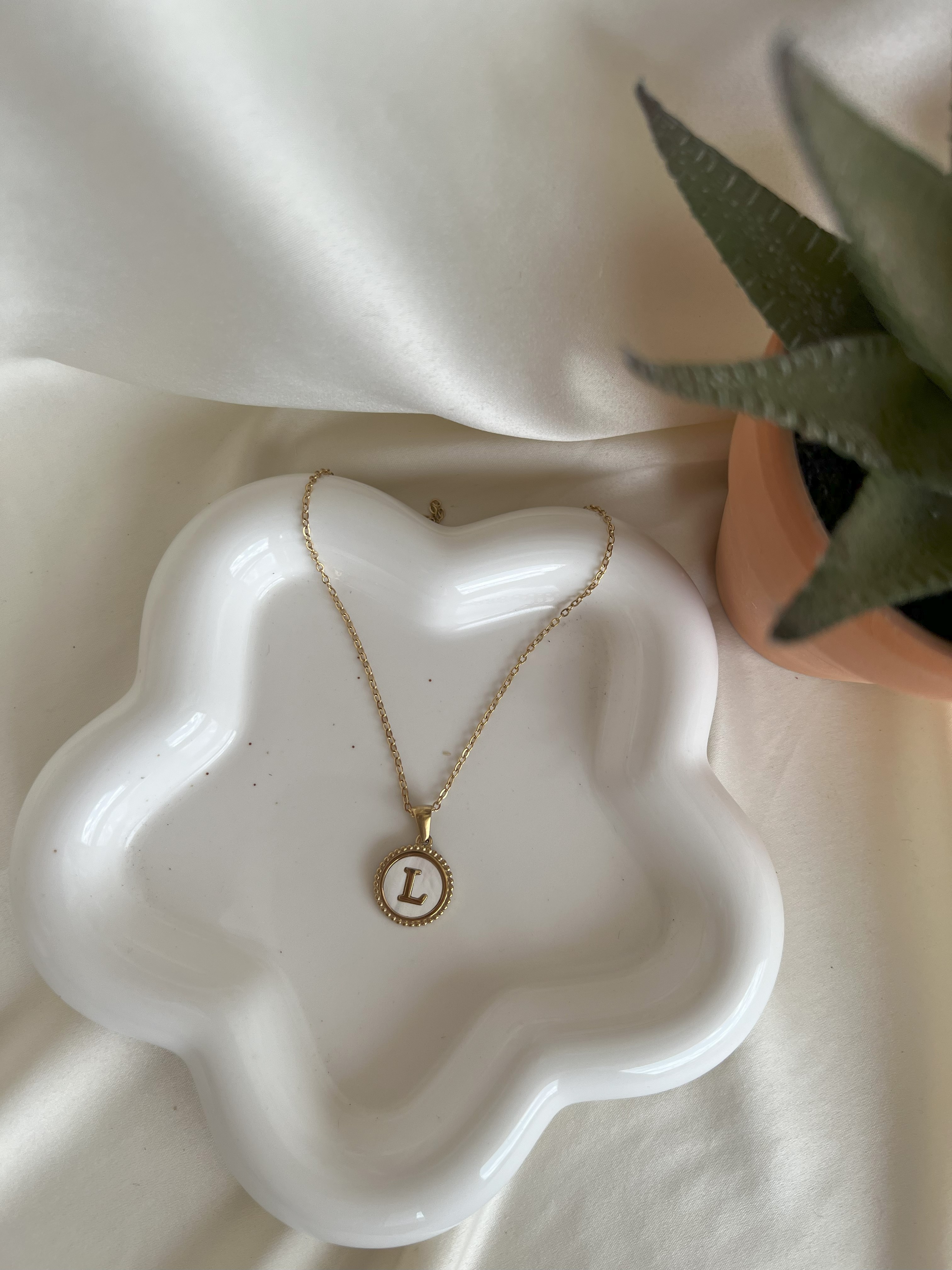 Collar Letra "L"