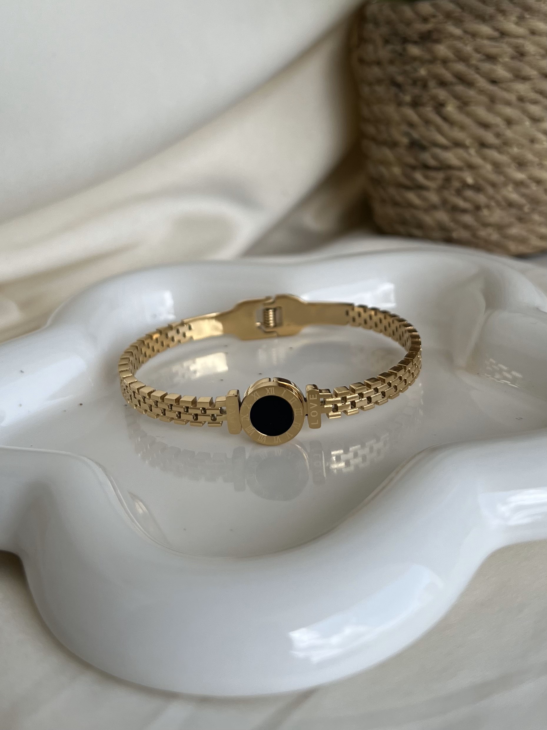 Brazalete Dorado Love