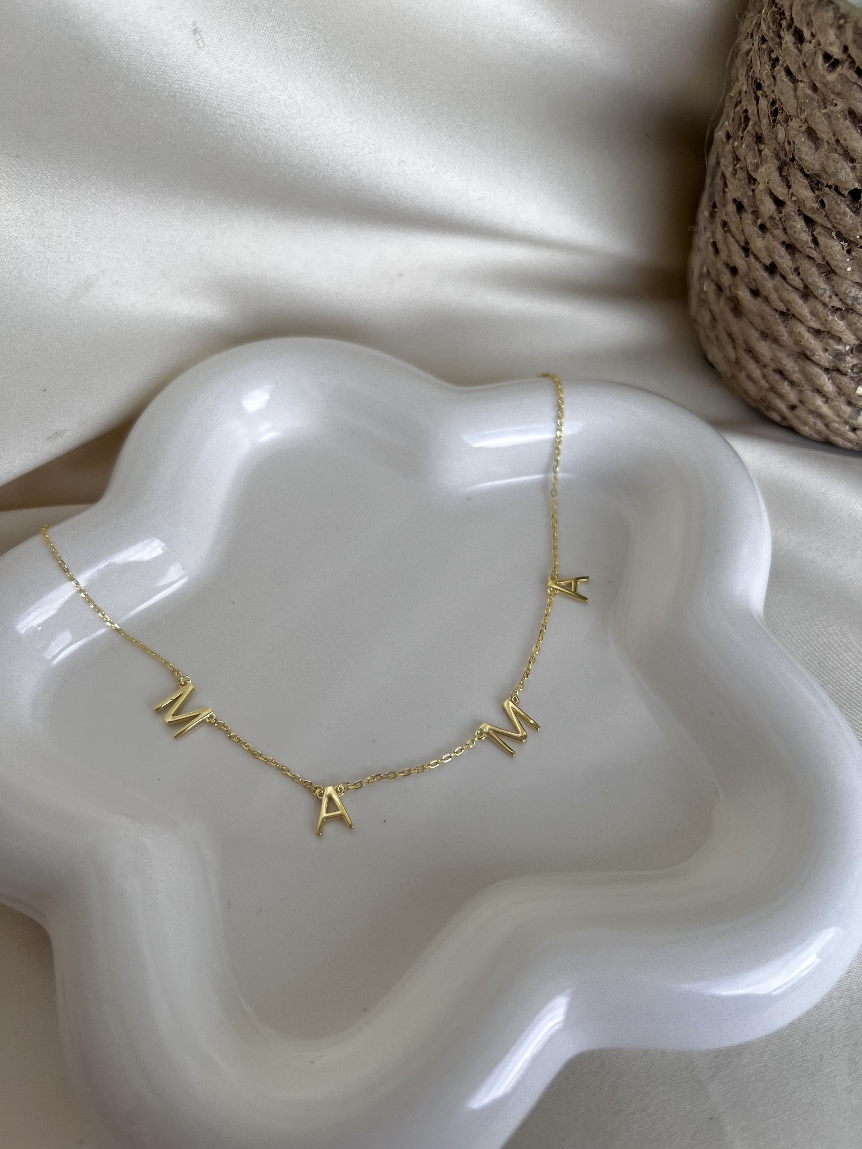 Collar Letritas Mamá