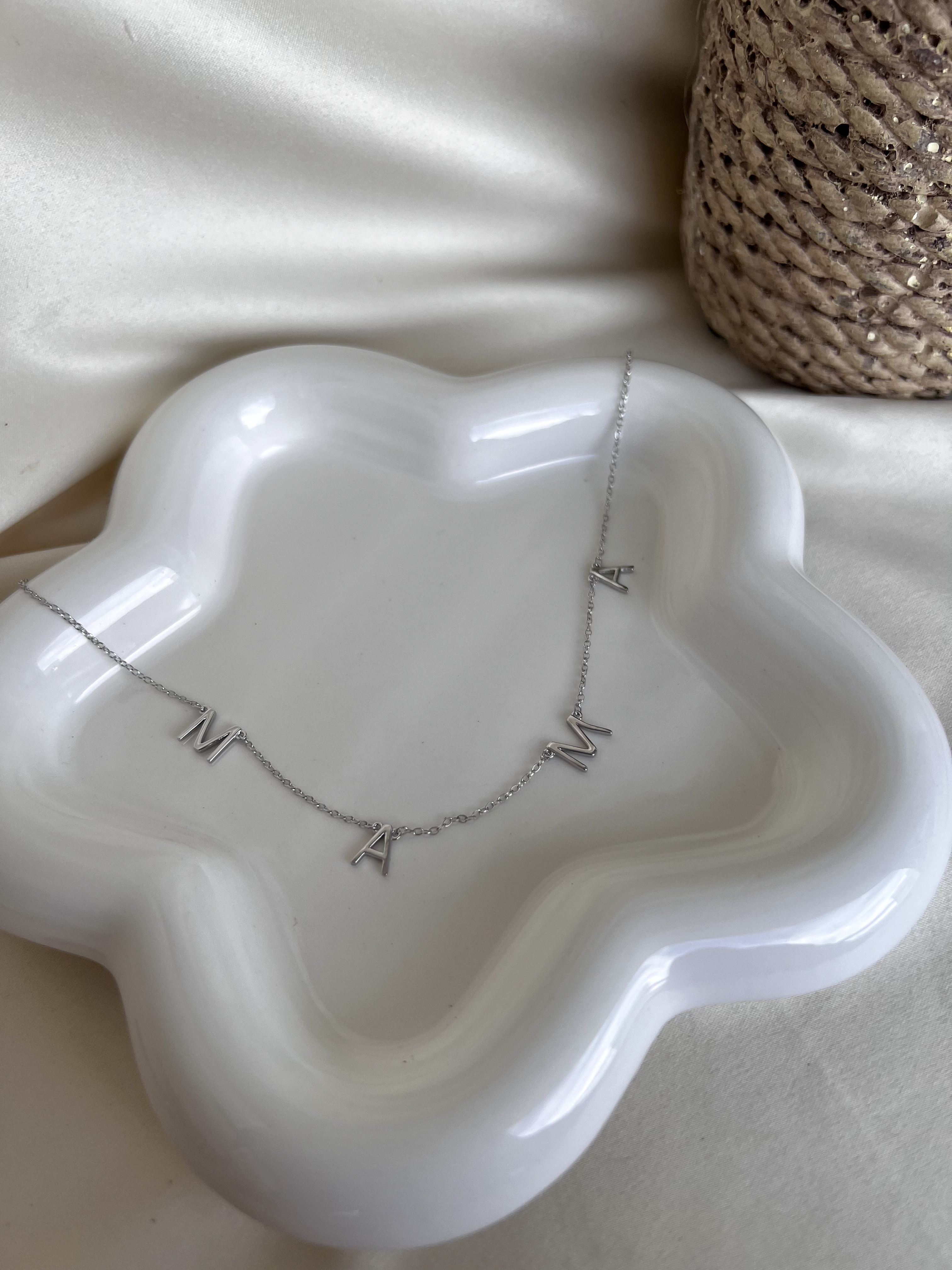 Collar Letritas Mamá Plateado