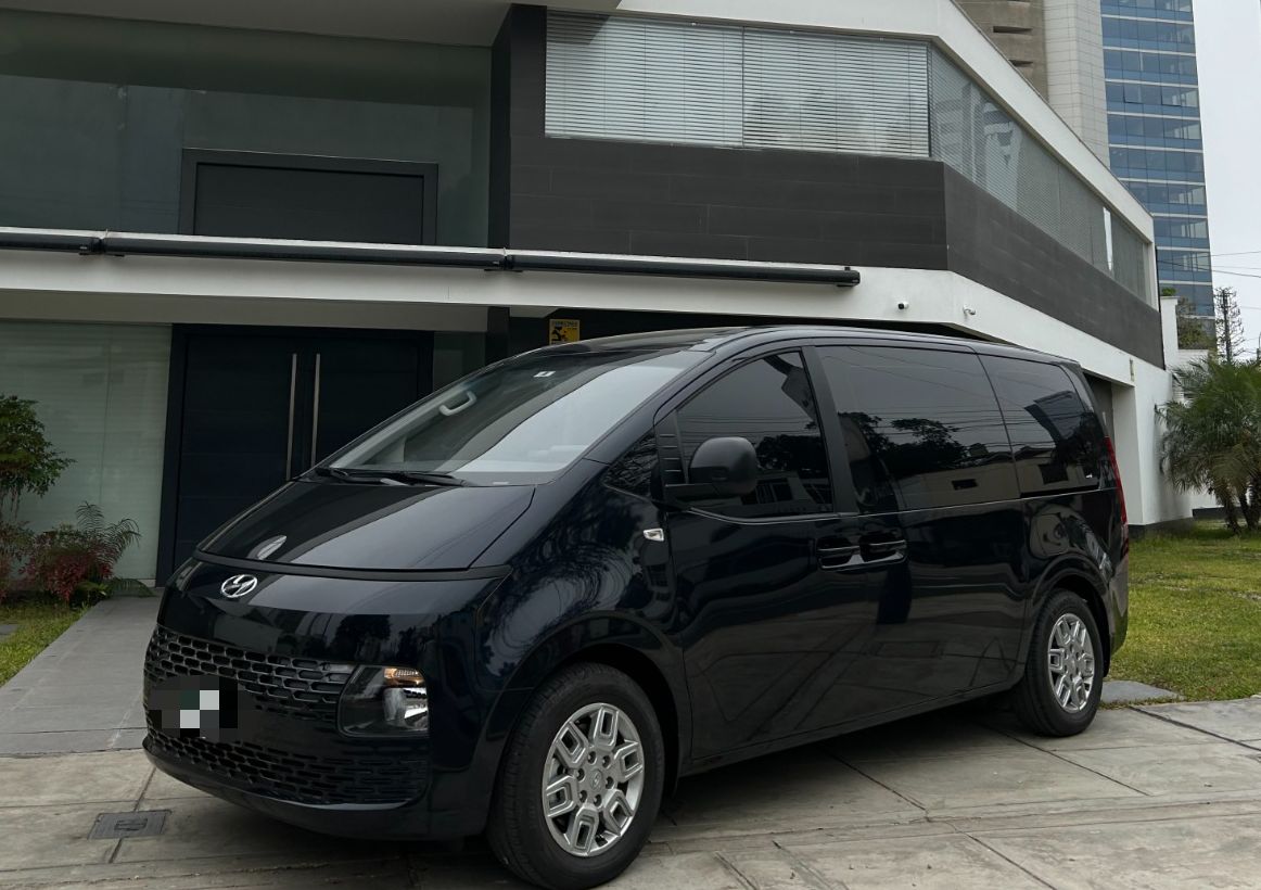 MINIVAN HYUNDAI STARIA