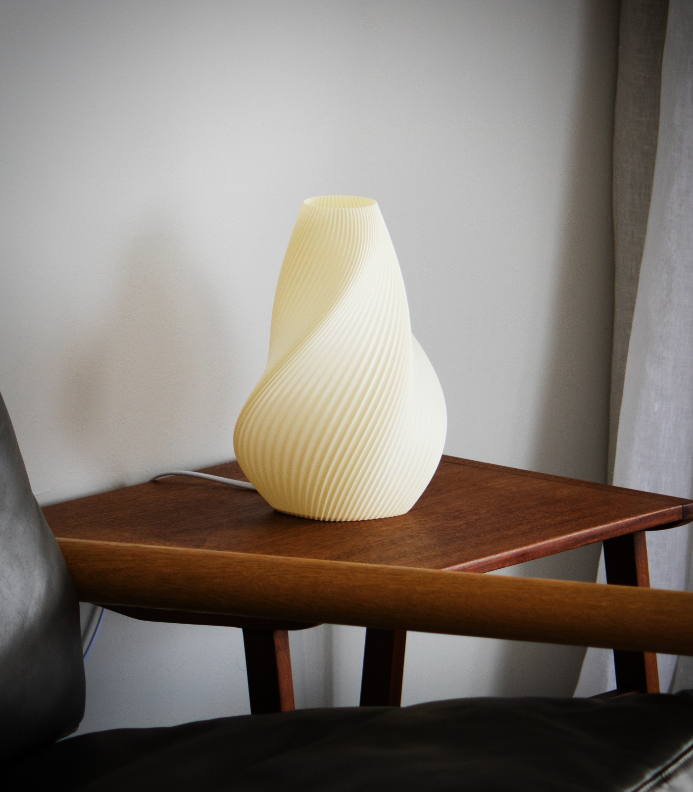Ray - available in white and ivory