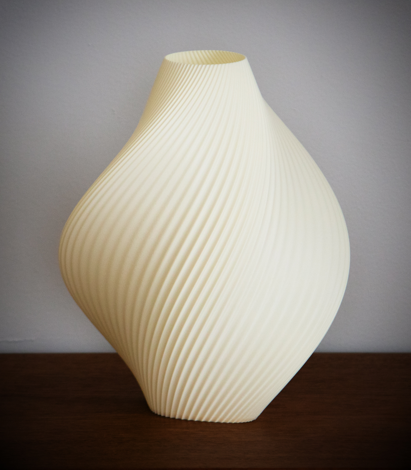 Ray - available in white and ivory