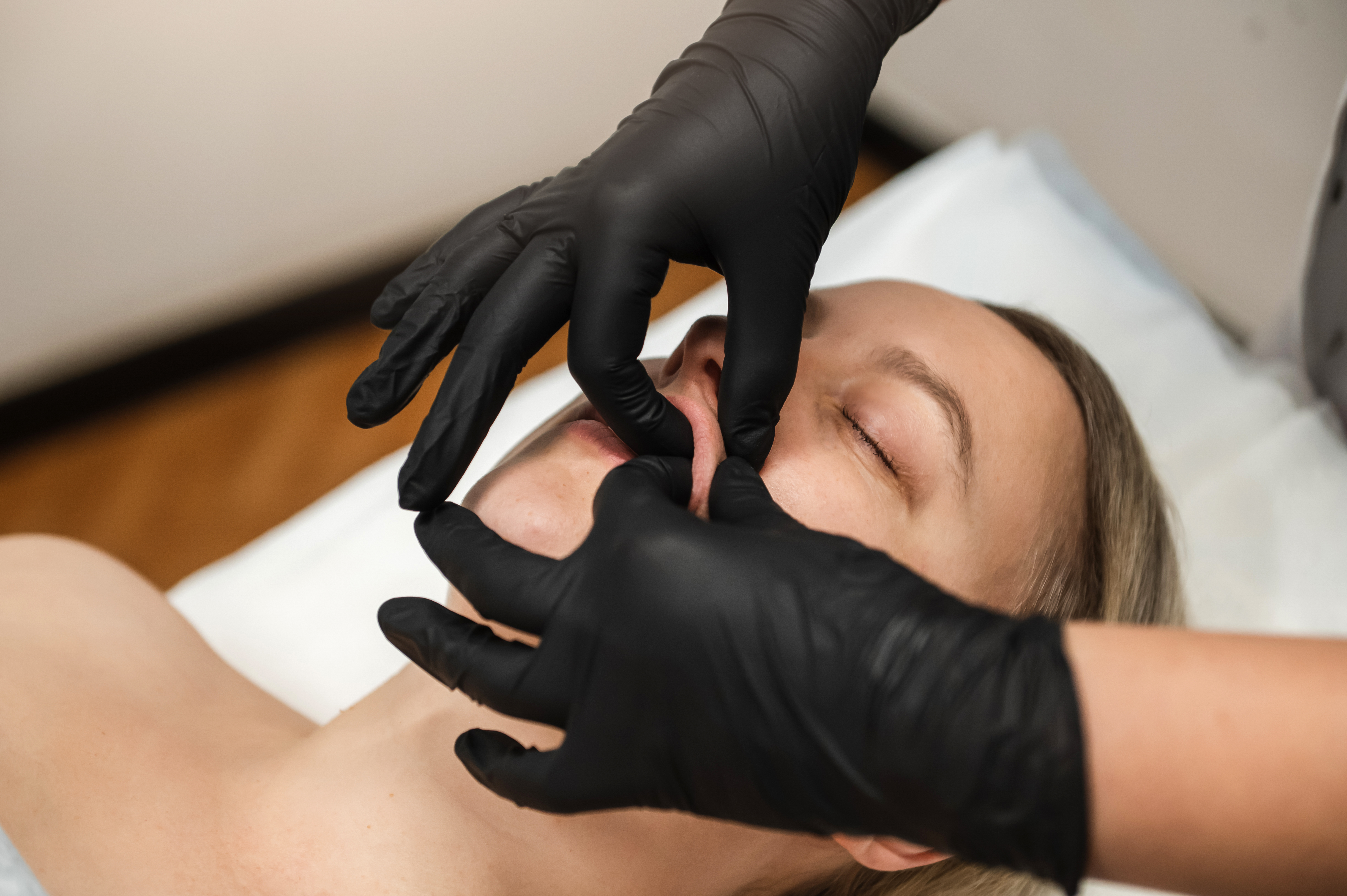 Express intraoralinis veido masažas