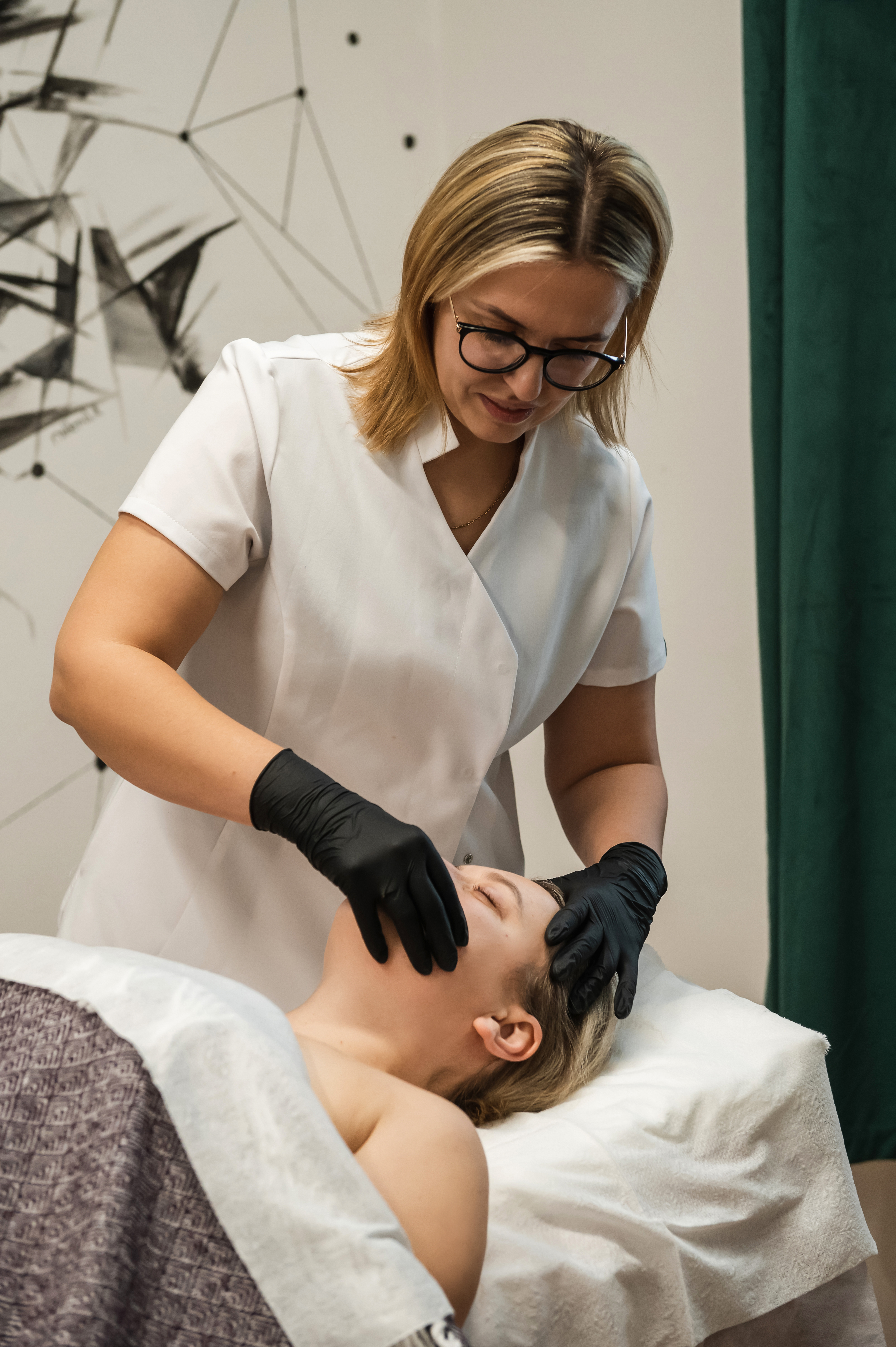 Intraoralinio veido masažo ir grožio terapijos procedūra