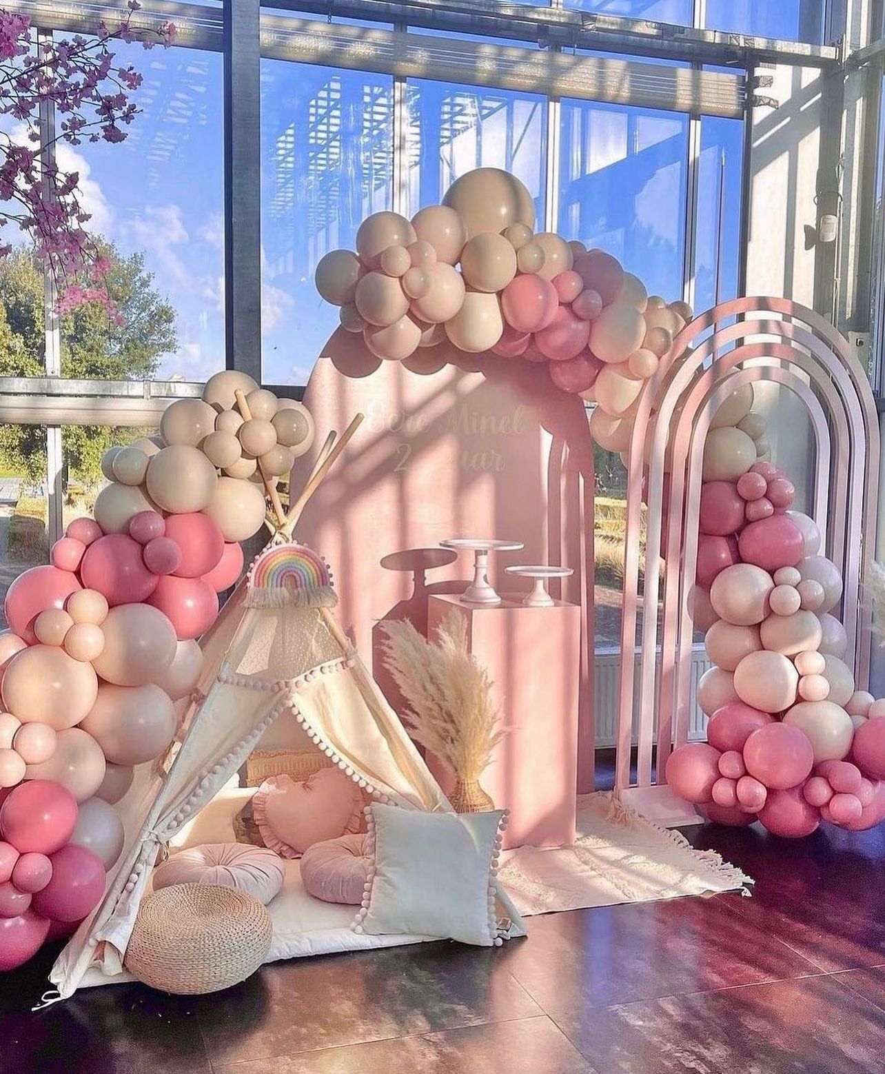 Children's Dream Tent and Balloon Arch