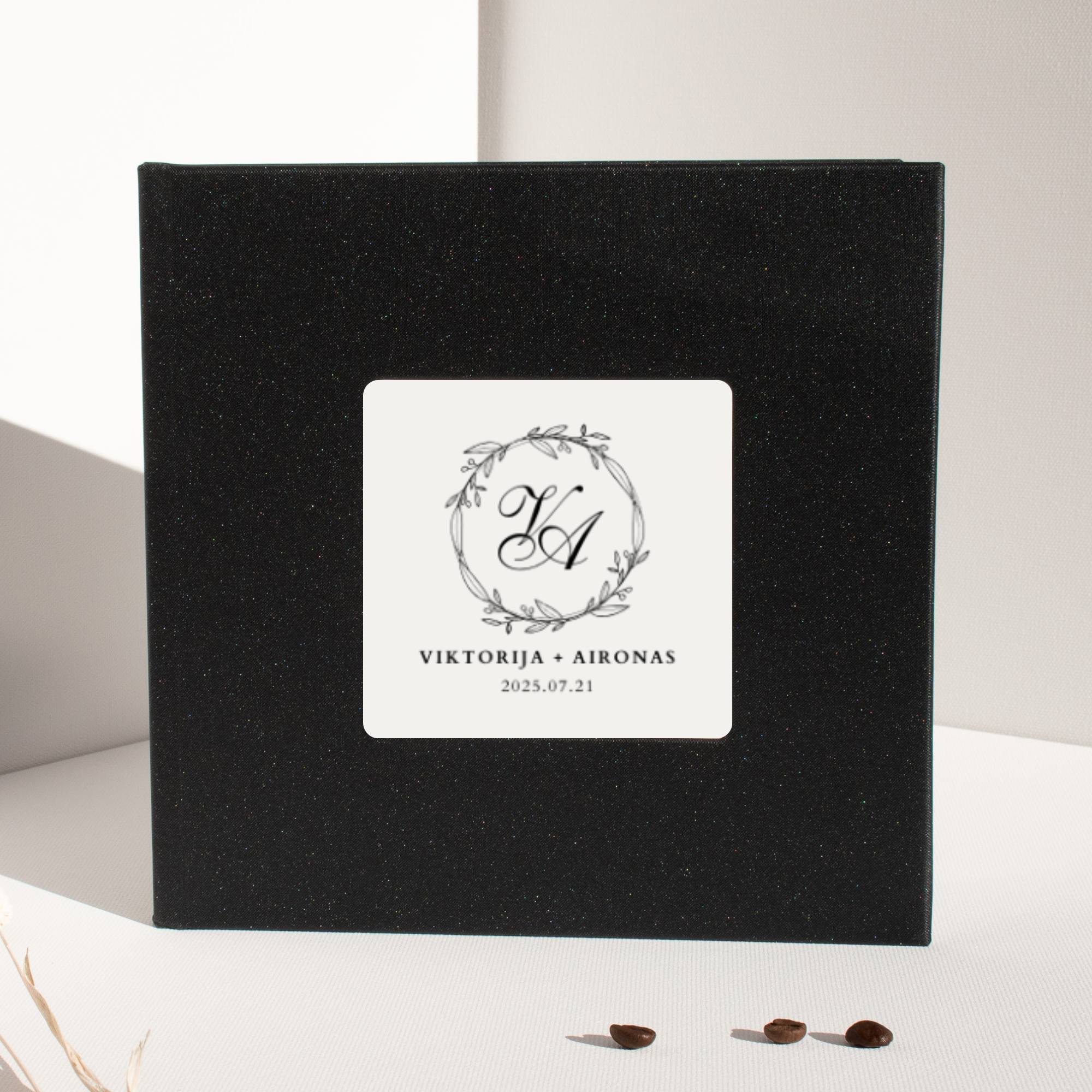 Juoda palinkėjimų knyga 20x20 (medžiaga)