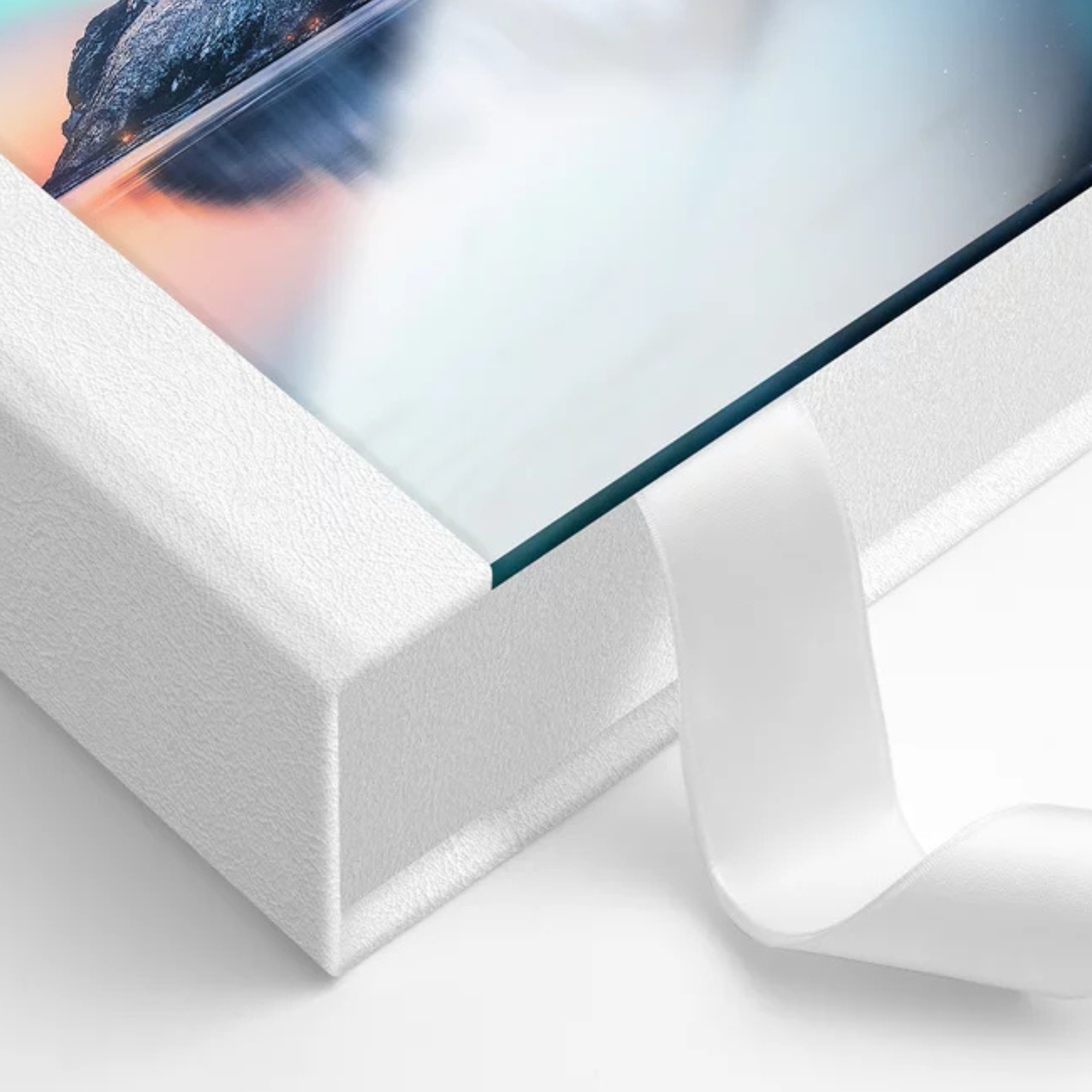 Prabangi rankų darbo dovanų dėžutė, akrilas + balta oda, formatas 21x21