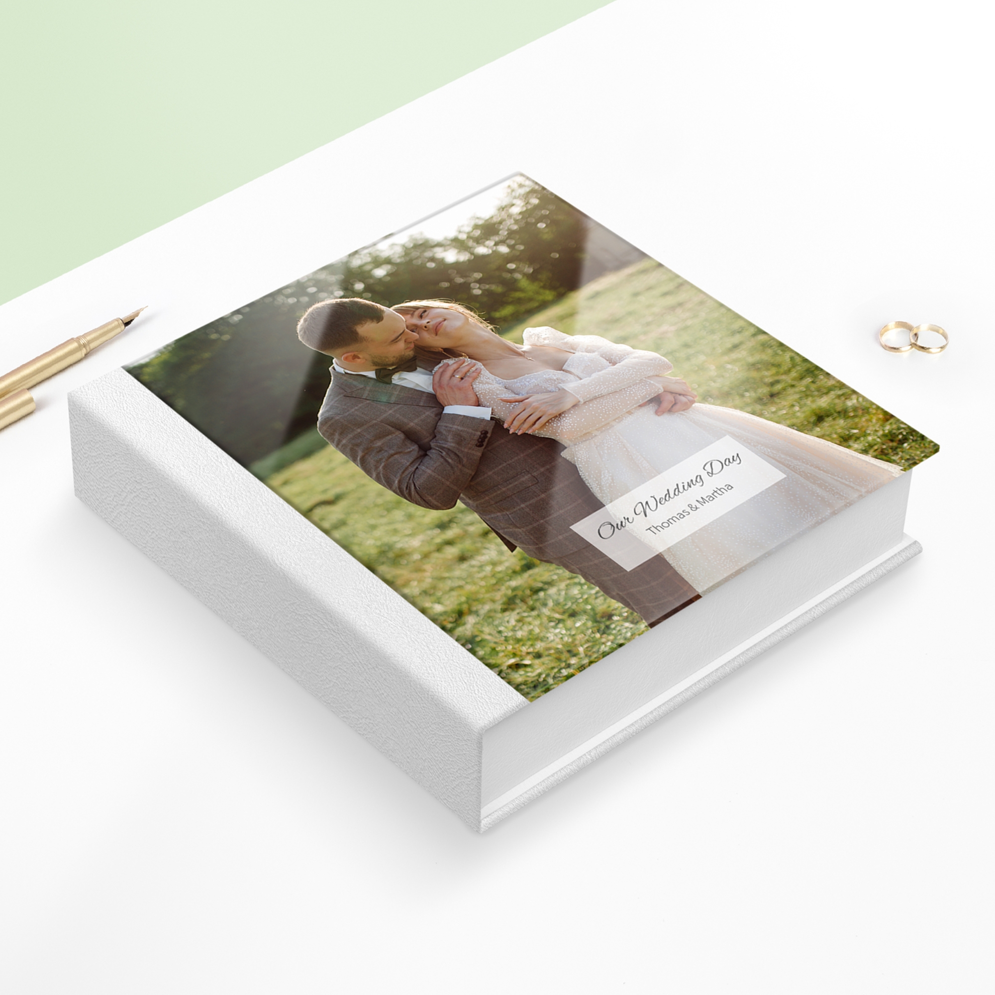 Prabangi rankų darbo dovanų dėžutė, akrilas + balta oda, formatas 30x30