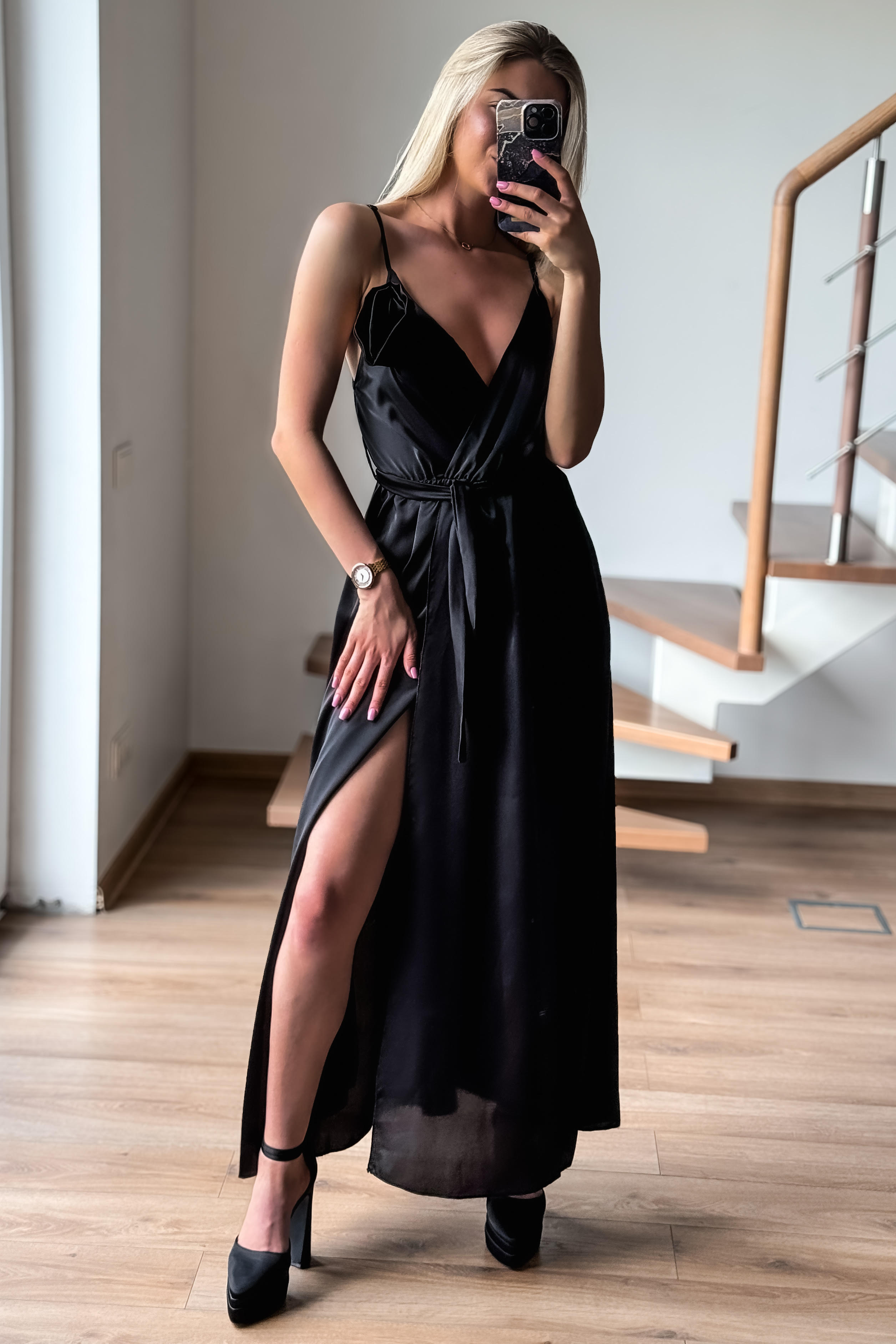 Ilga suknelė su rože