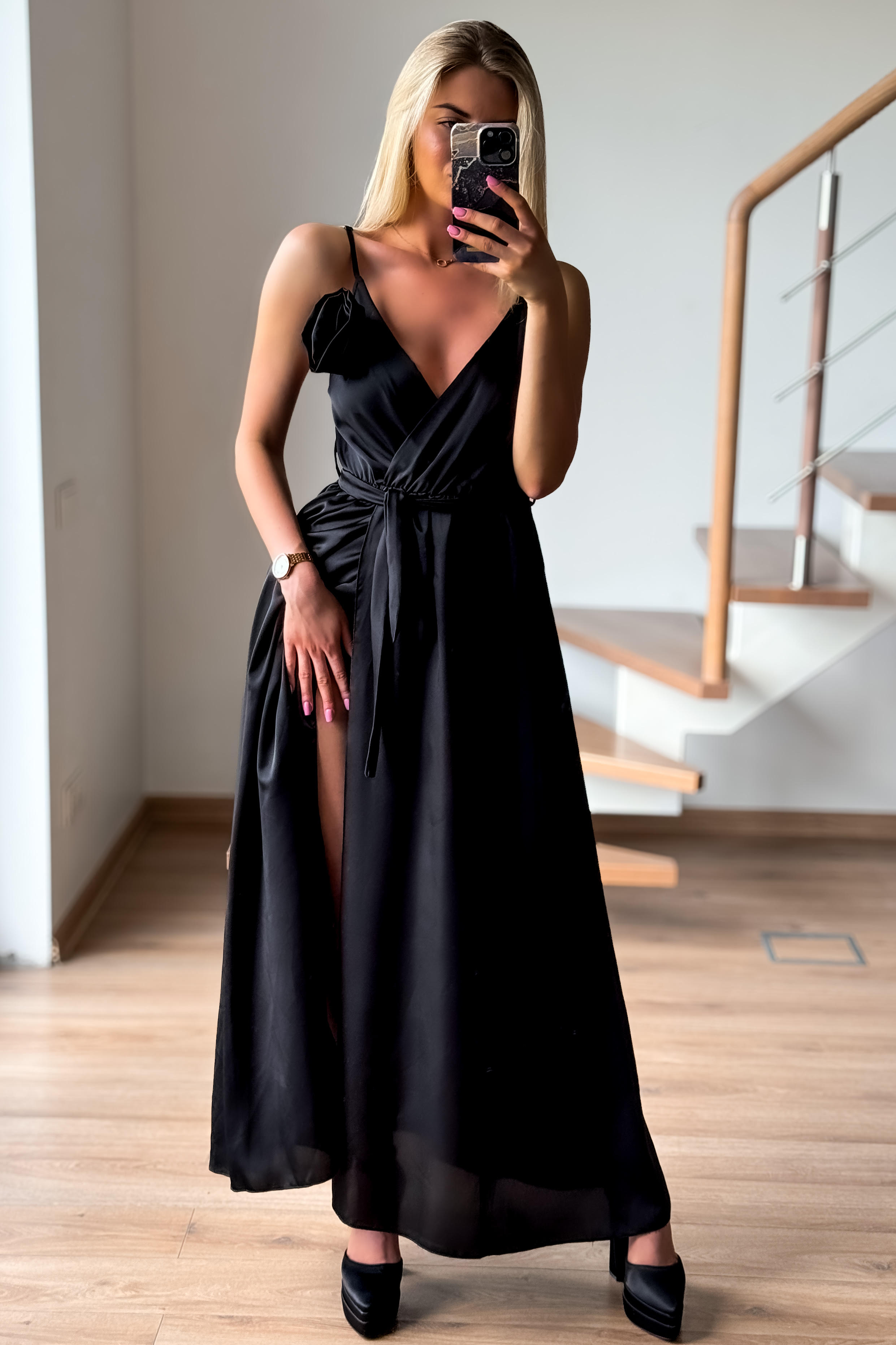 Ilga suknelė su rože