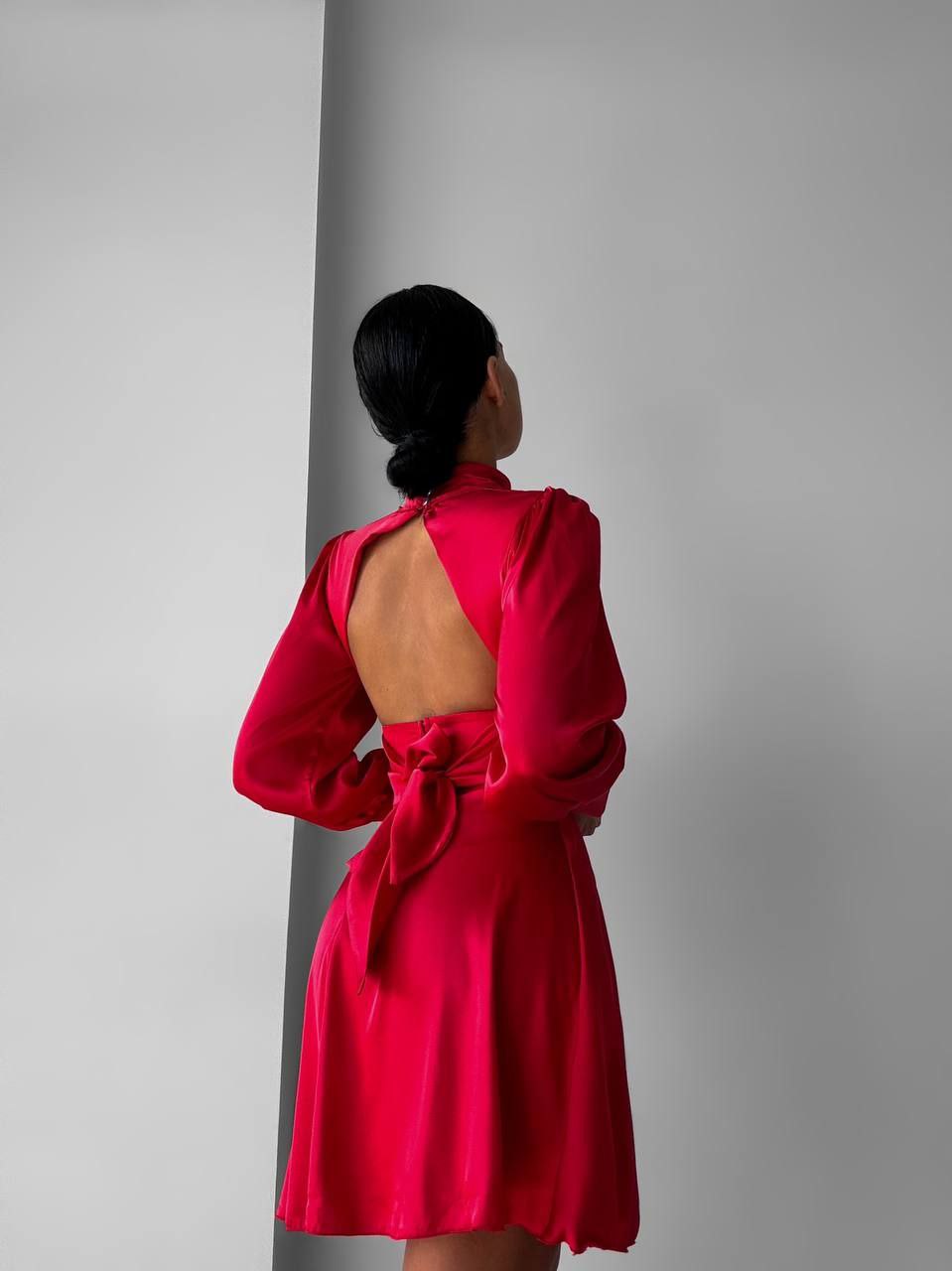 Raudona Armani šilko suknelė