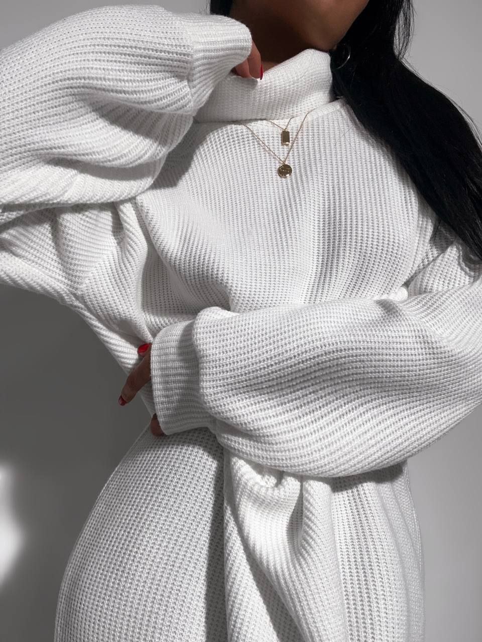 Balta suknelė su golfu