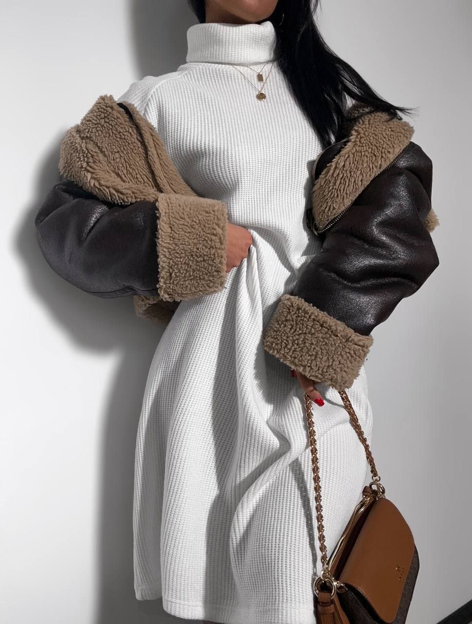 Balta suknelė su golfu