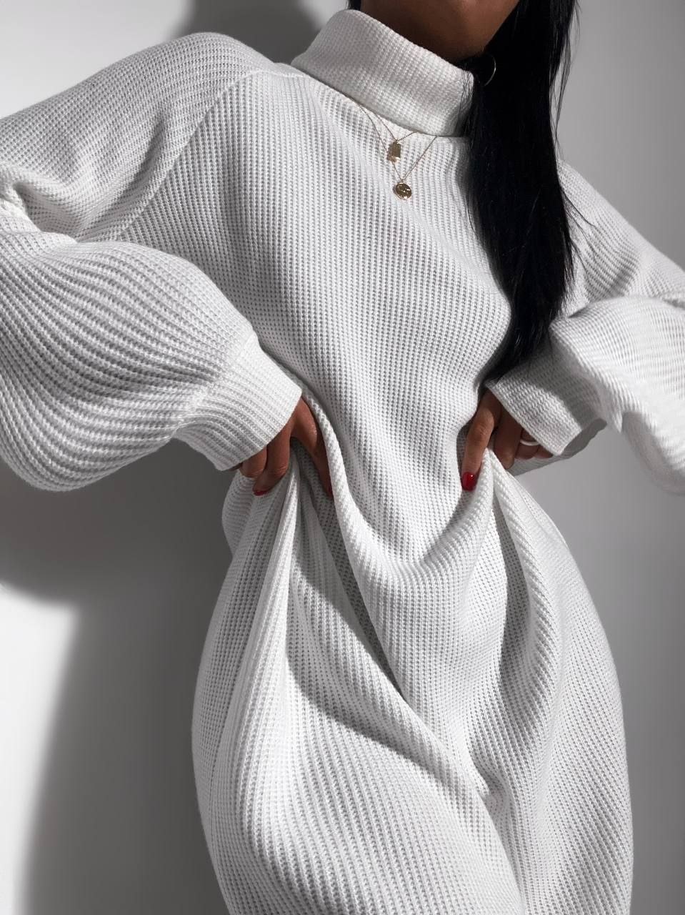 Balta suknelė su golfu