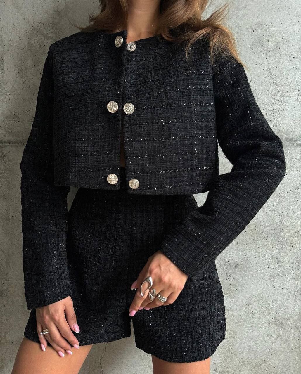 Dviejų dalių kostiumėlis su blizgučiu