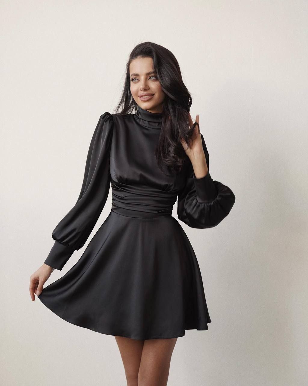 Juoda Armani šilko suknelė