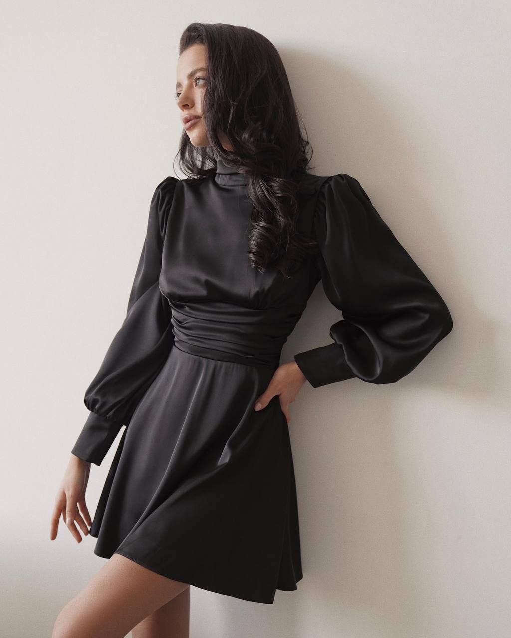 Juoda Armani šilko suknelė