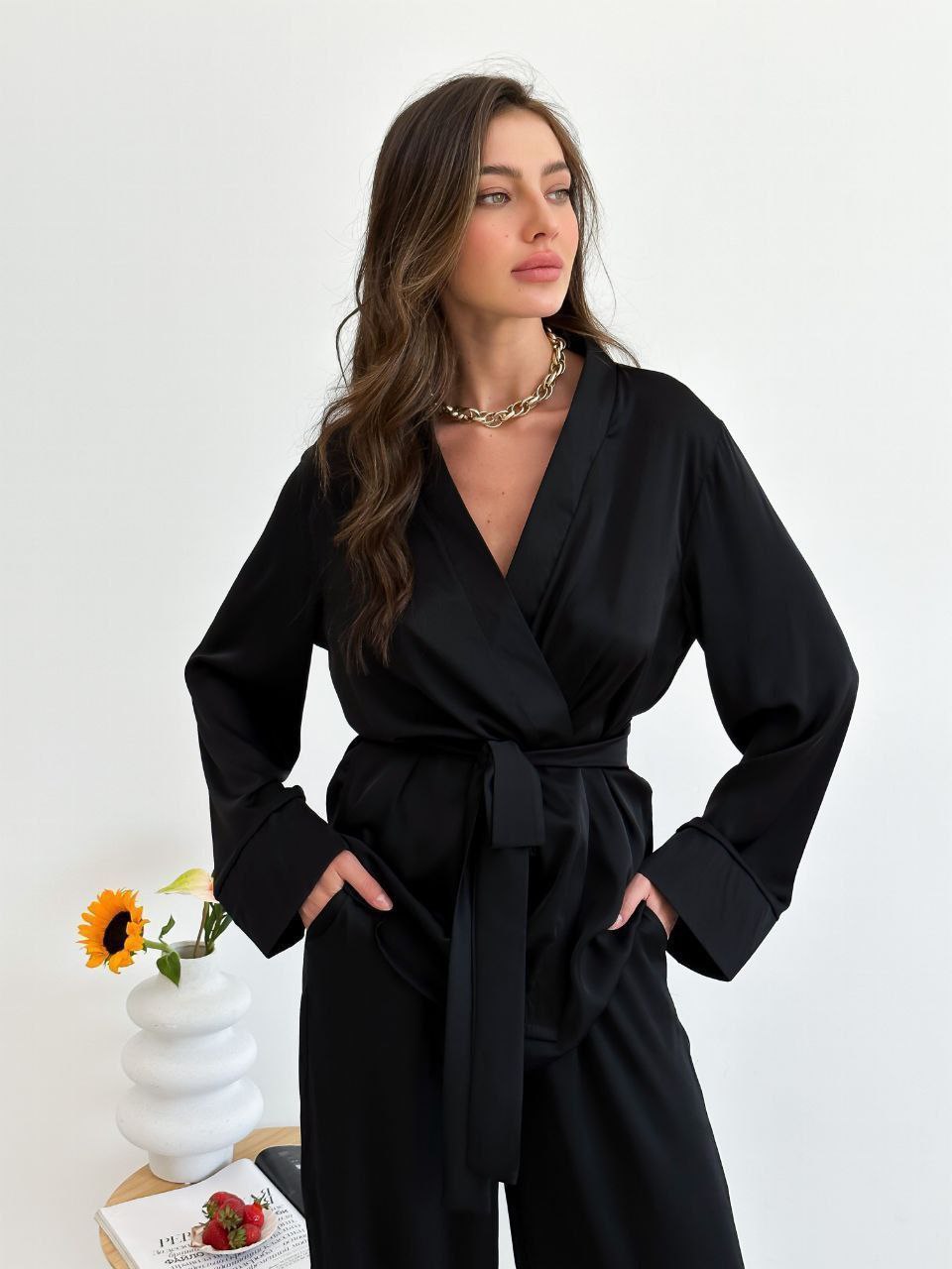 Juodos spalvos Armani šilko kostiumėlis