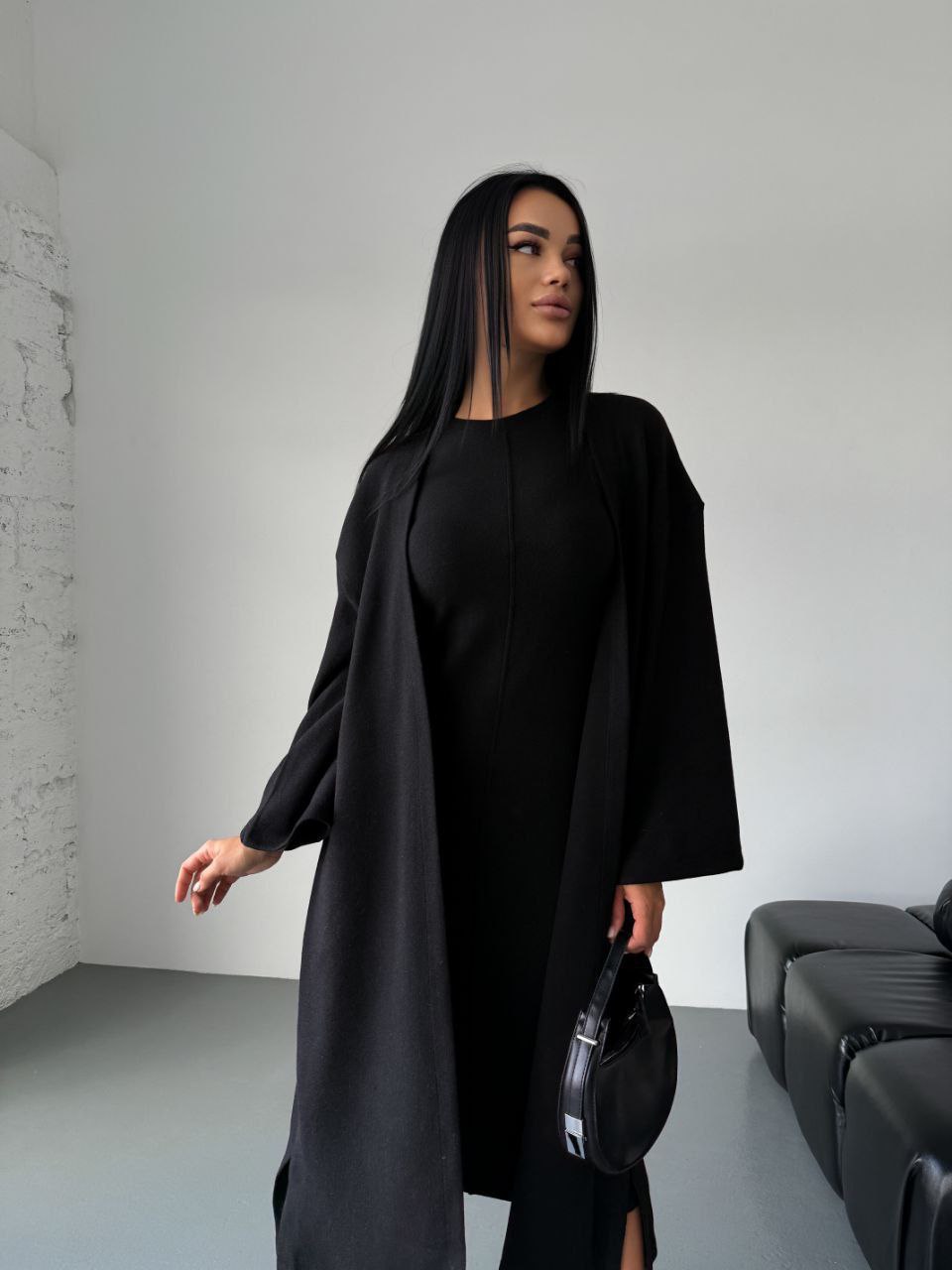 Juodas dviejų dalių kostiumėlis - suknelė ir kardiganas