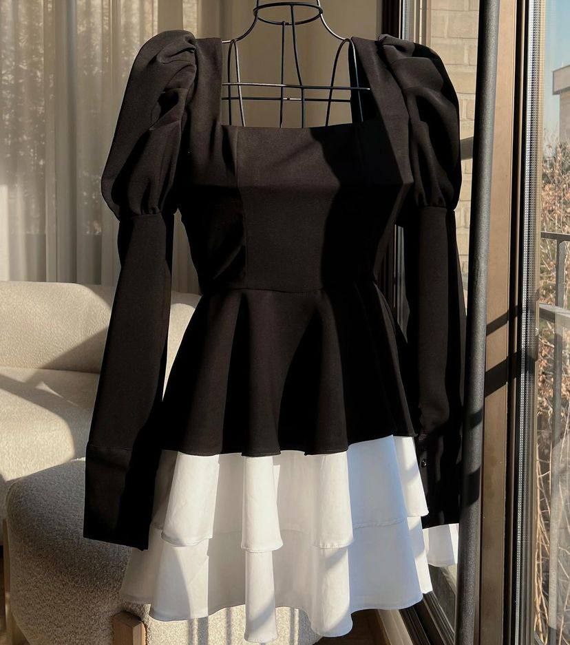 Juoda suknelė su baltu pasijoniu