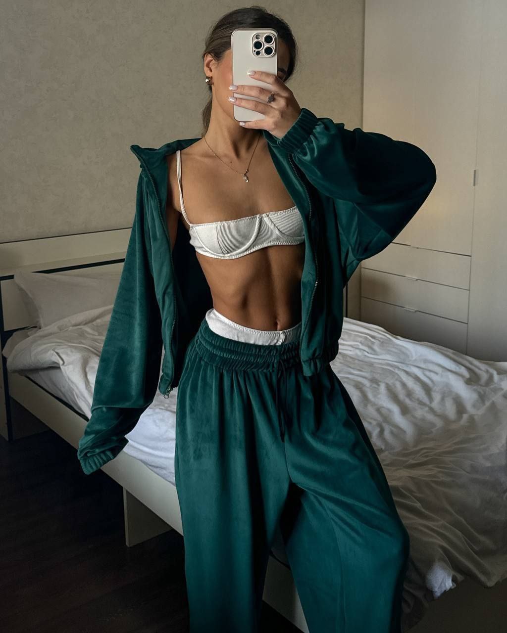 Žalias oversize stiliaus laisvalaikio kostiumėlis