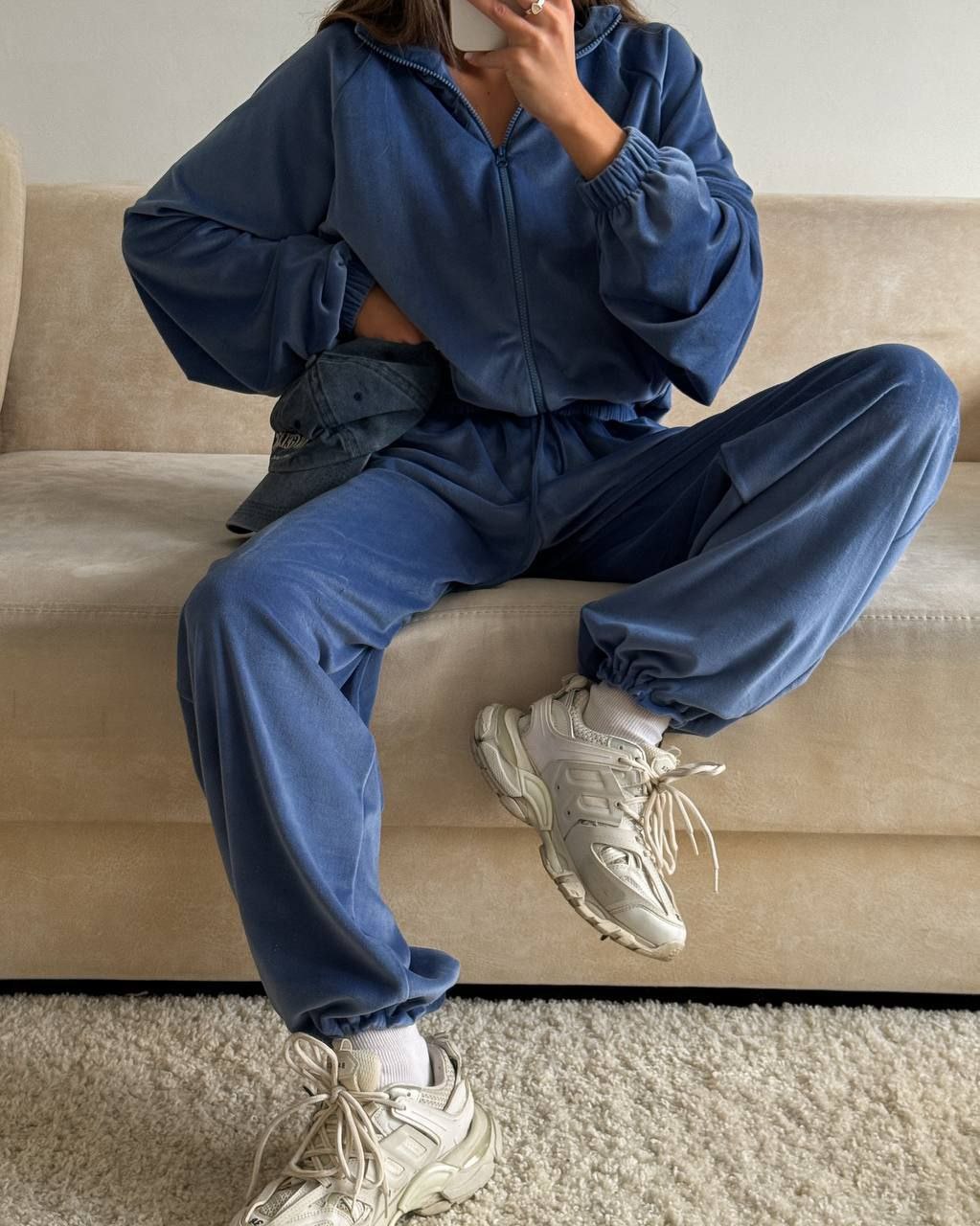 Mėlynas oversize stiliaus laisvalaikio kostiumėlis