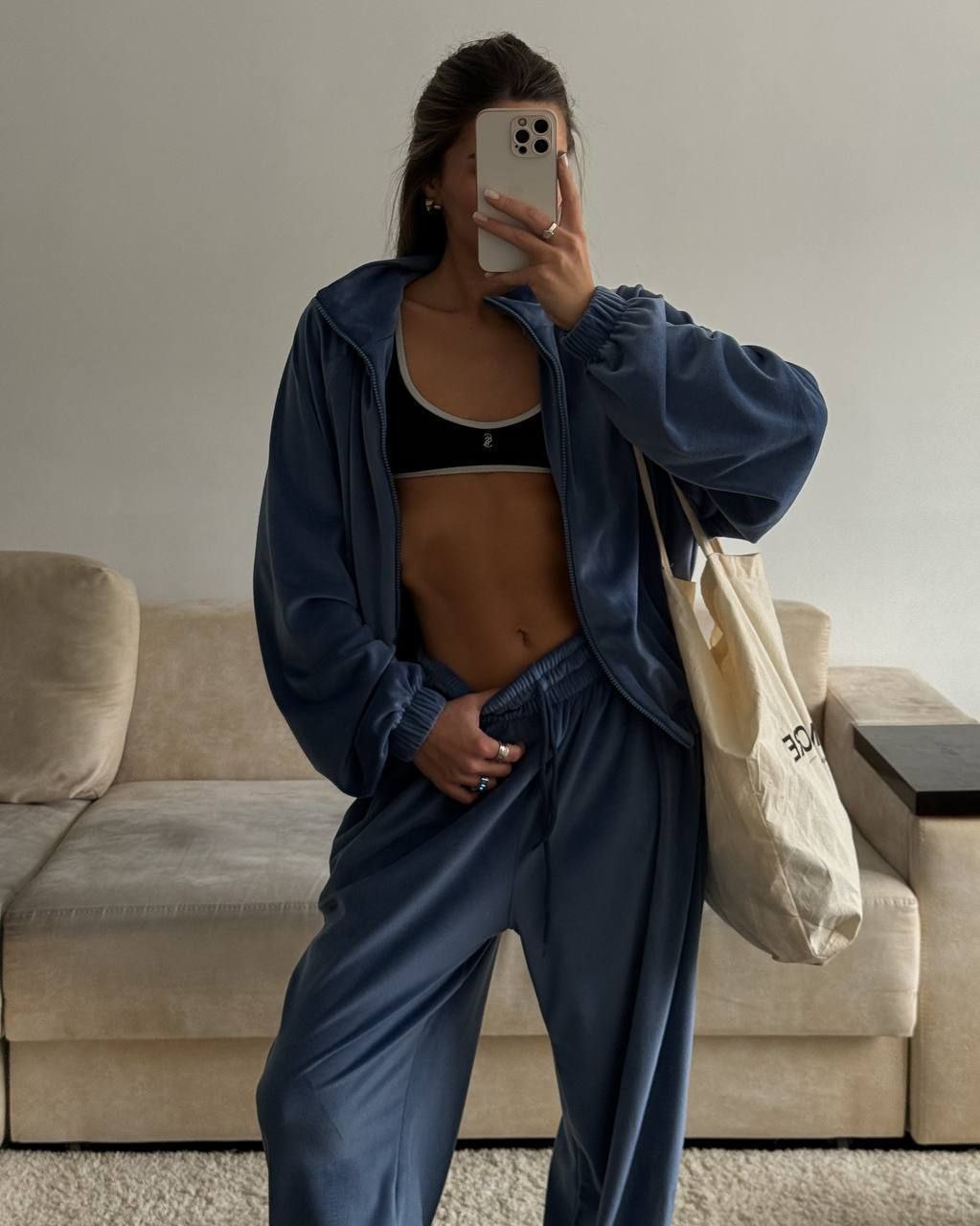 Mėlynas oversize stiliaus laisvalaikio kostiumėlis