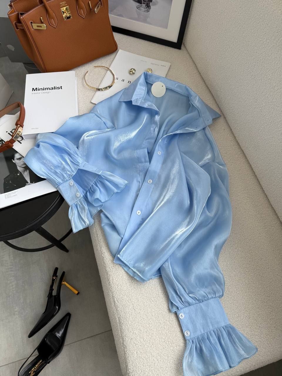 Šviesiai mėlynos spalvos marškiniai