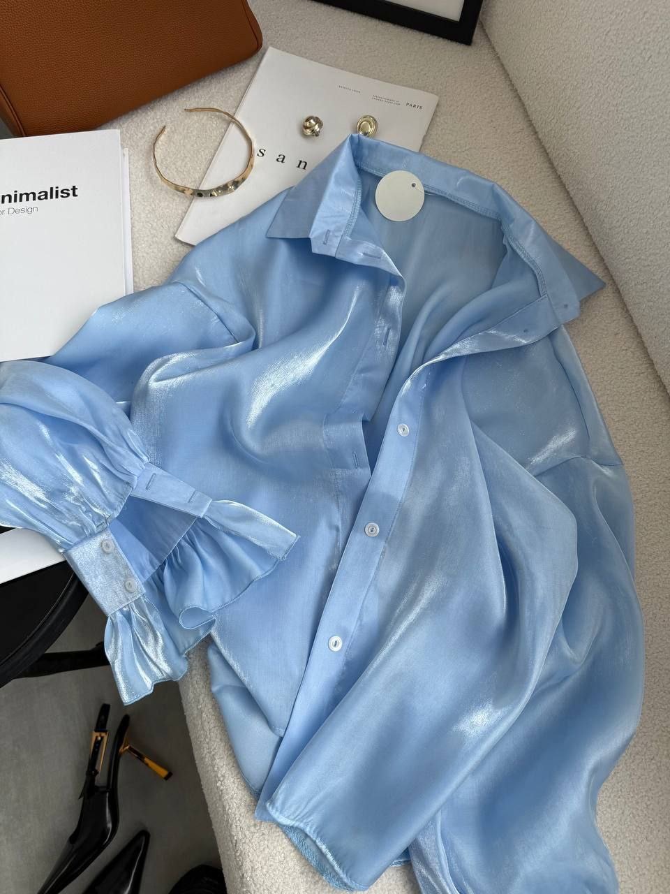 Šviesiai mėlynos spalvos marškiniai