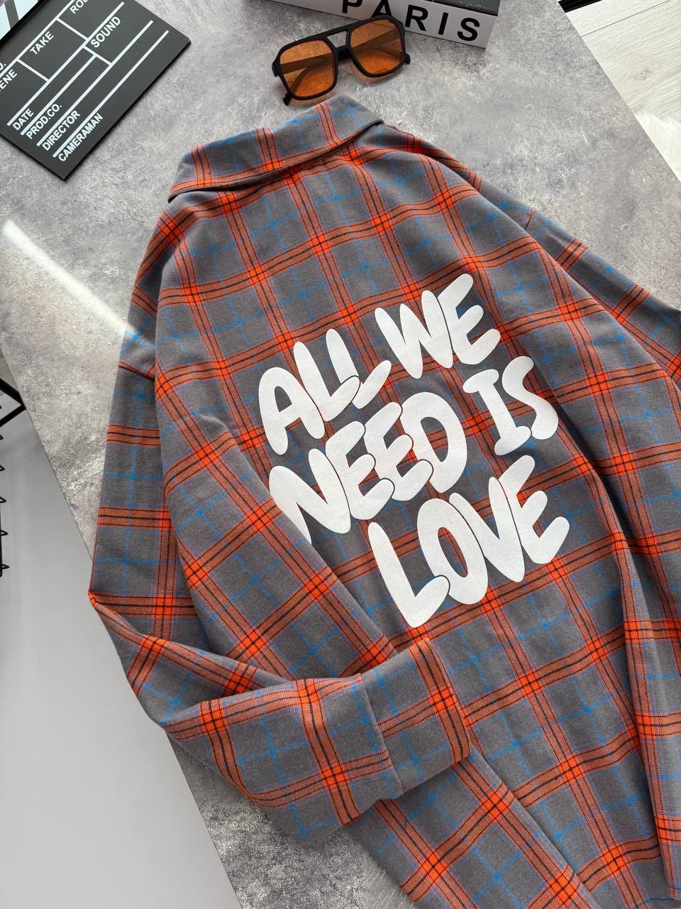 Flaneliniai marškiniai “All we need is love”