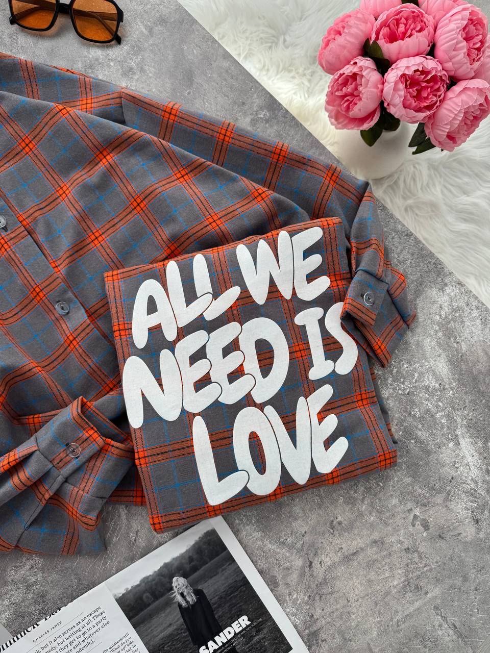 Flaneliniai marškiniai “All we need is love”