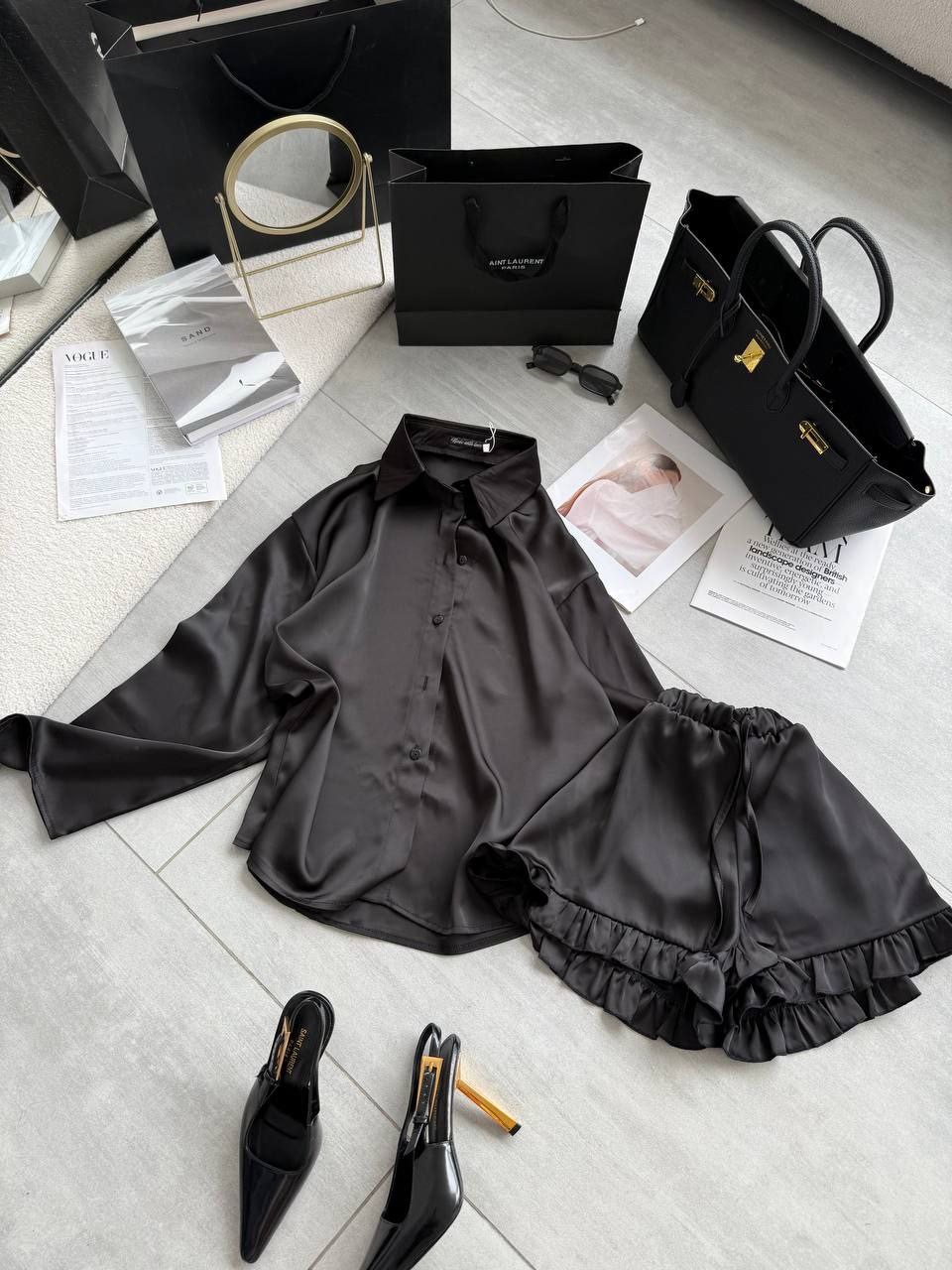 Juodas dviejų dalių kostiumėli “Sisi”