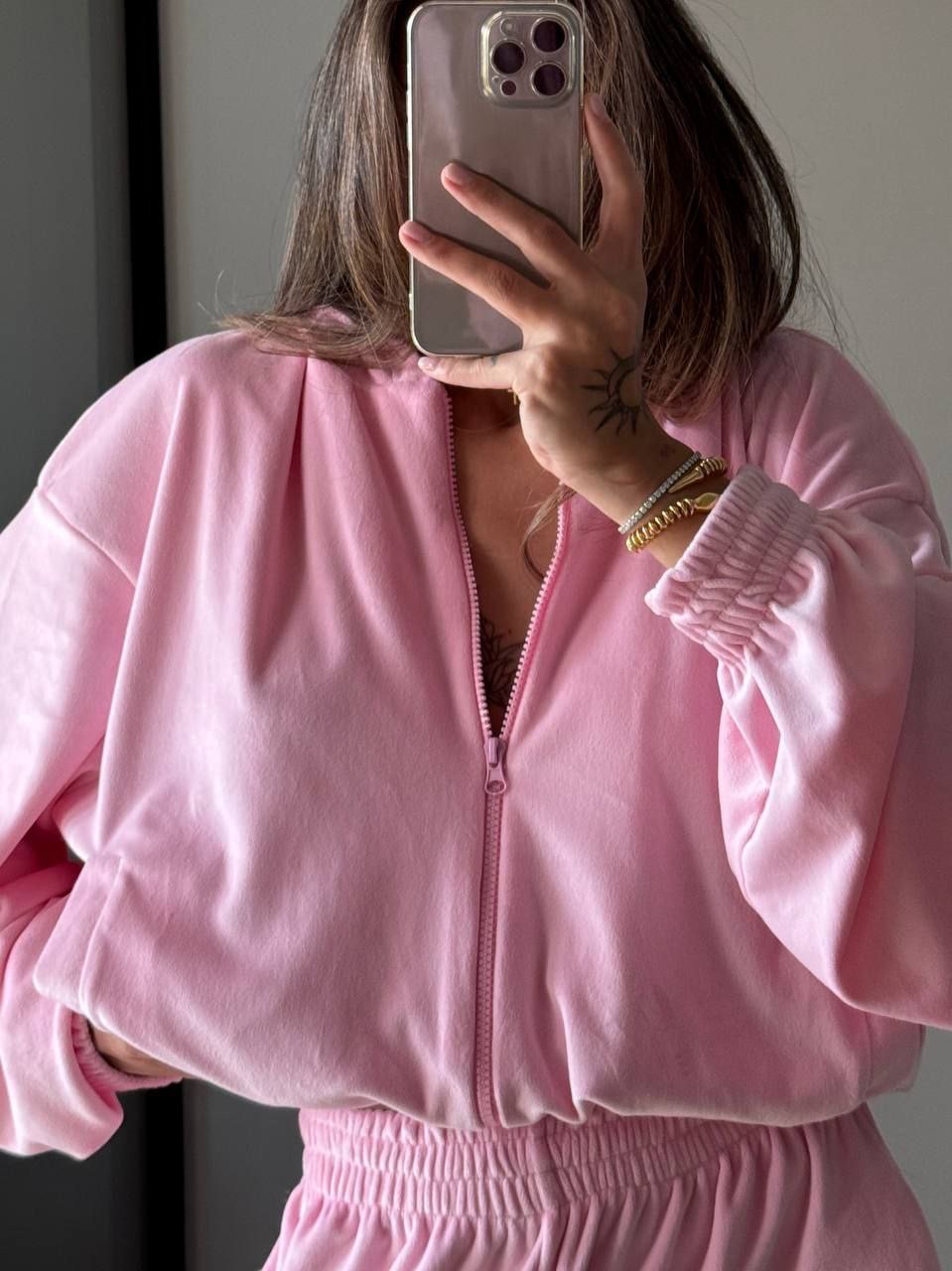 Veliūrinis laisvalaikio kostiumėlis “Well”