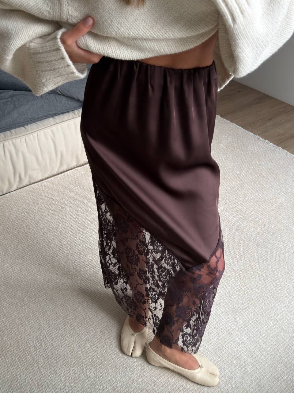 Rudas sijonas su nėriniais