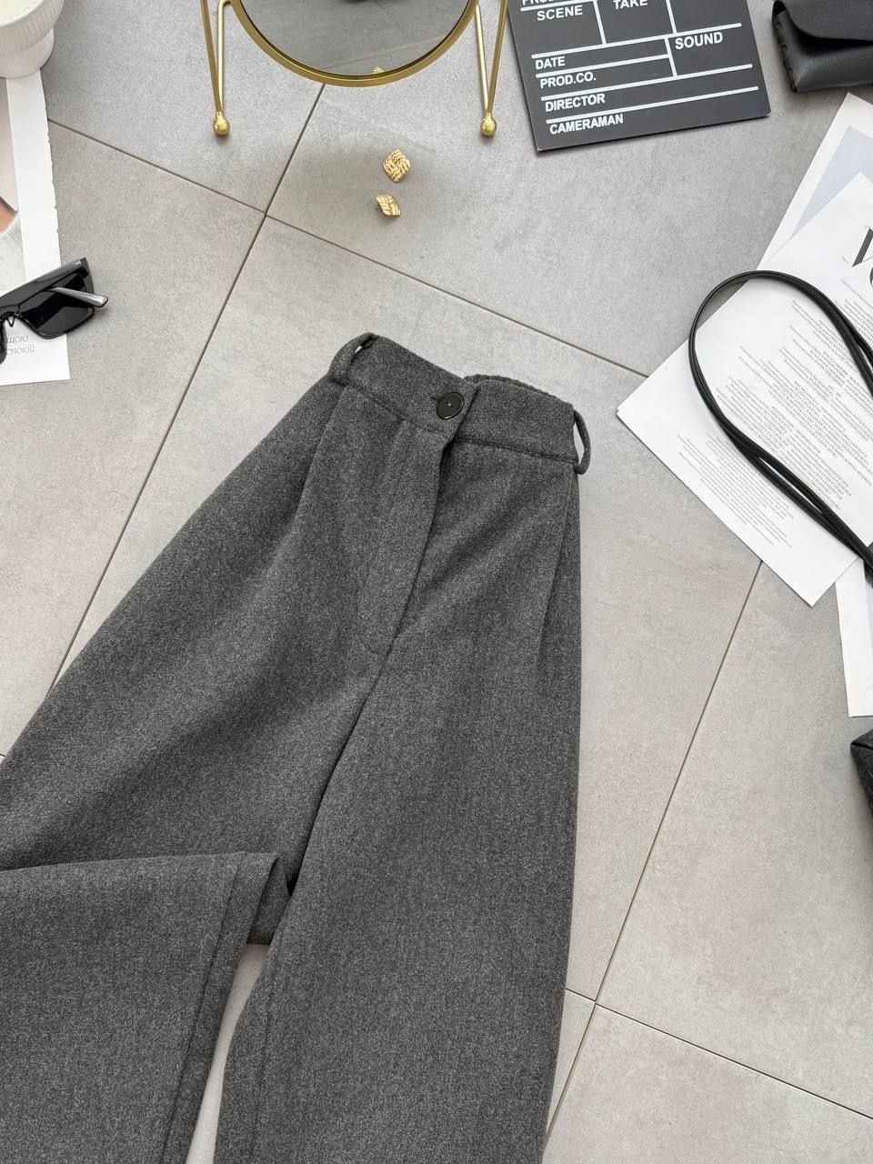 Pilkos spalvos kelnės su vilna “Mere”