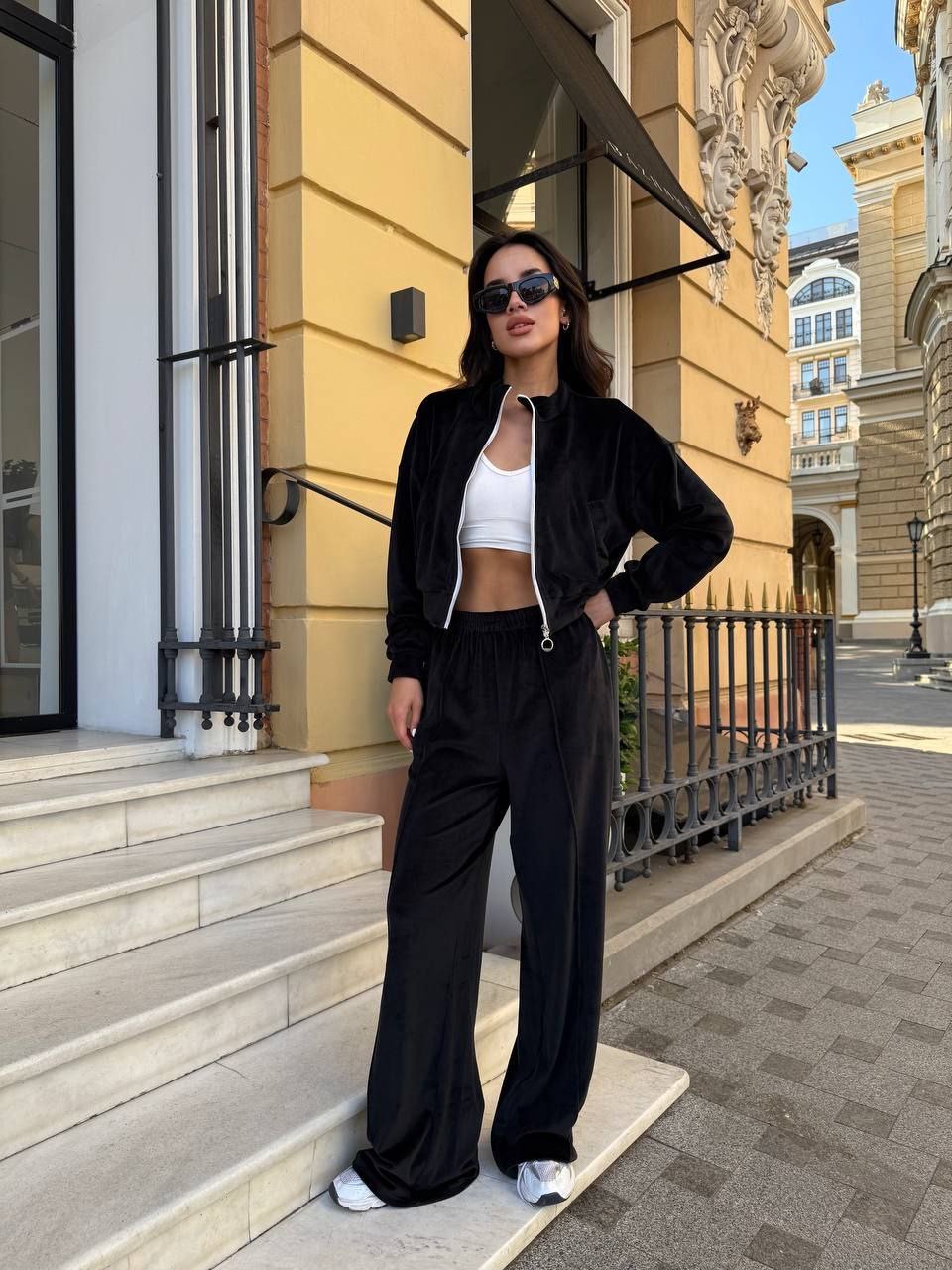 Veliūrinis laisvalaikio kostiumėlis “Comfi”