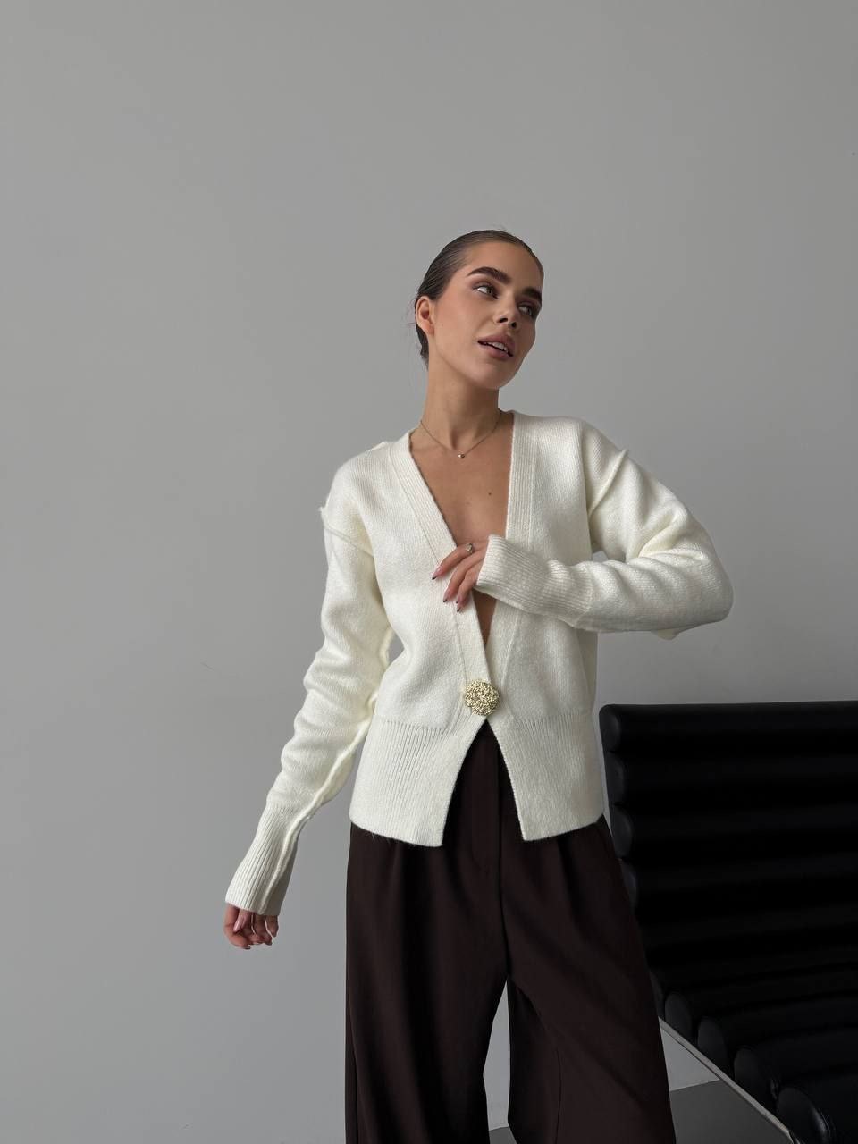 Baltos spalvos kardiganas