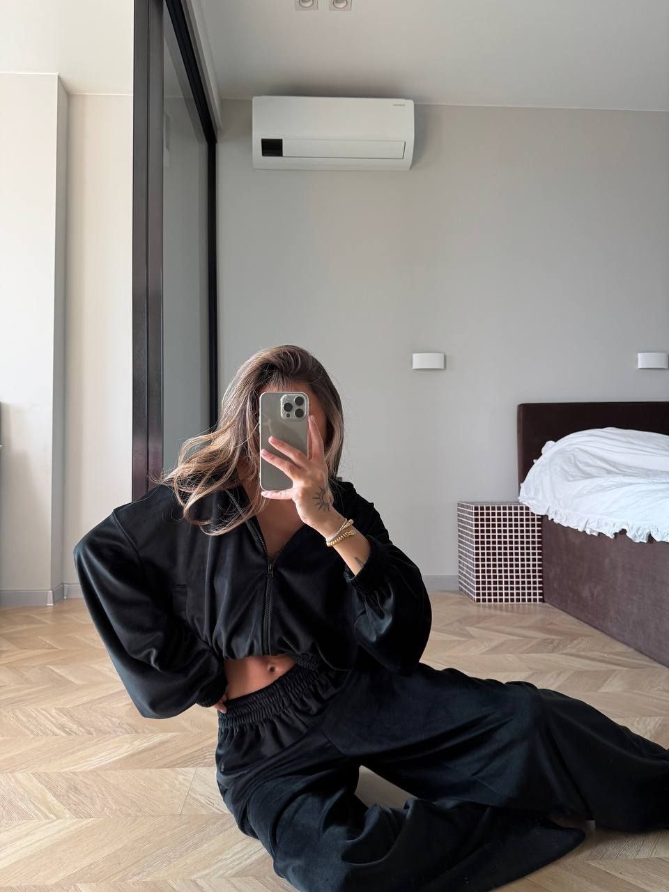 Veliūrinis laisvalaikio kostiumėlis “Well”