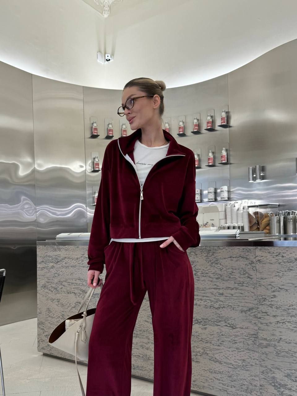 Burgundy spalvos veliūrinis laisvalaikio kostiumėlis 